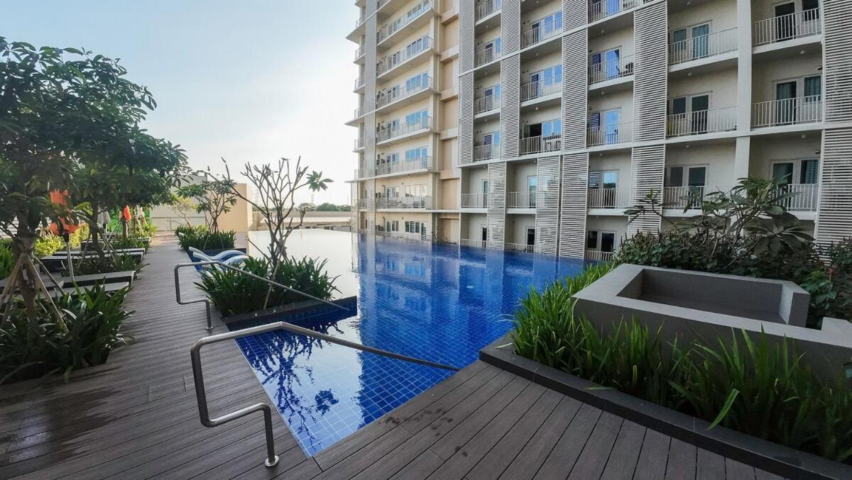 Luxx Mckinley With Fast Wifi In Bgc * Manila