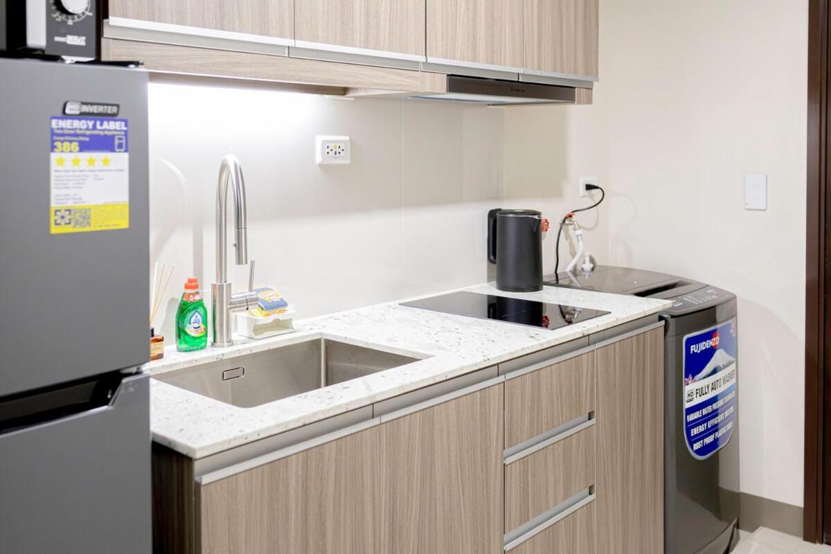 Luxx Mckinley With Fast Wifi In Bgc Apartment