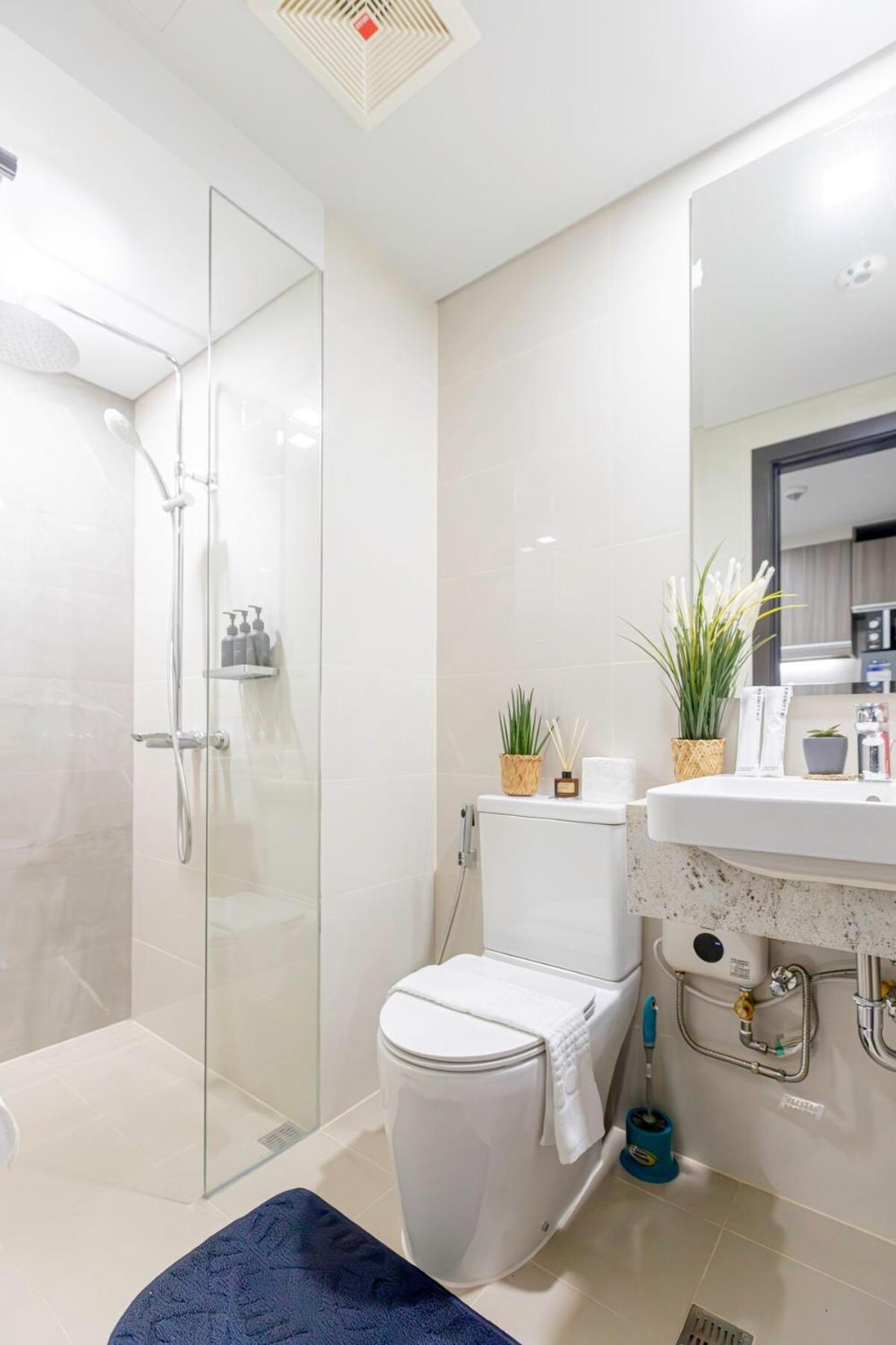 Apartment Luxx Mckinley With Fast Wifi In Bgc