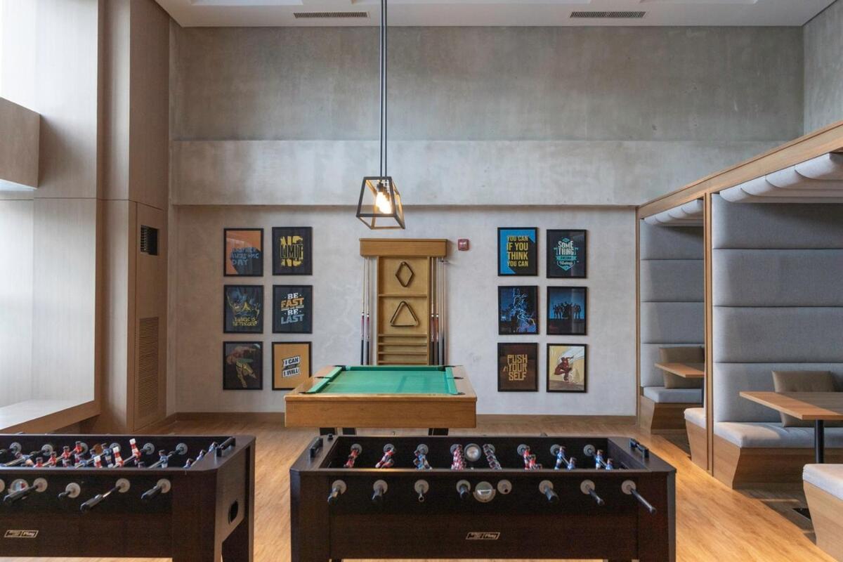 Luxx Mckinley With Fast Wifi In Bgc * Manila