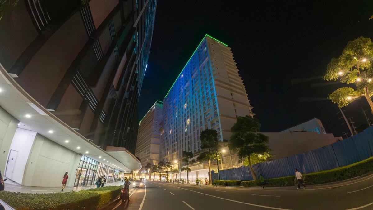 Luxx Mckinley With Fast Wifi In Bgc