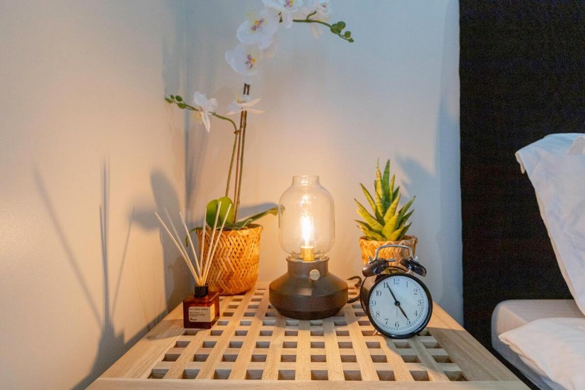 Luxx Mckinley With Fast Wifi In Bgc Apartment Manila