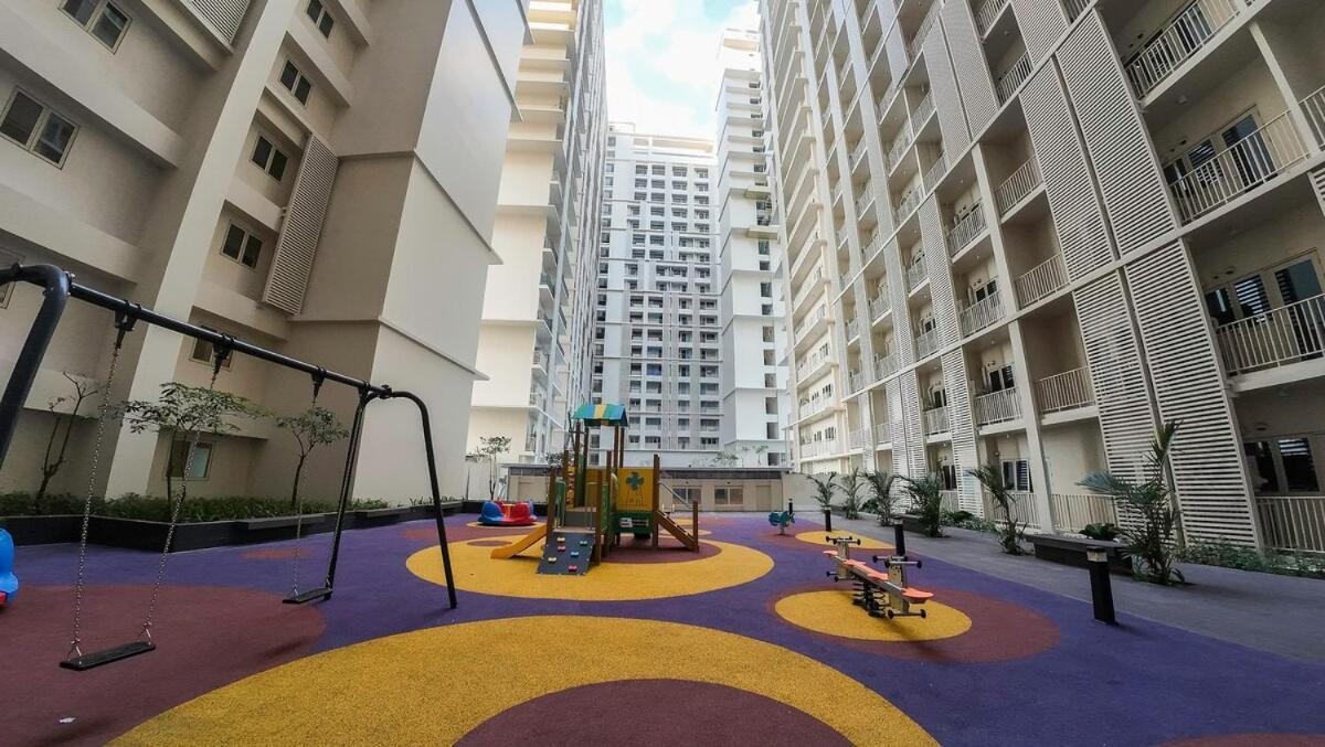 Apartment Luxx Mckinley With Fast Wifi In Bgc Manila