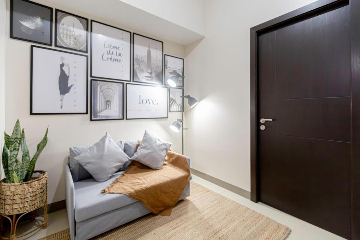Apartment Luxx Mckinley With Fast Wifi In Bgc Manila