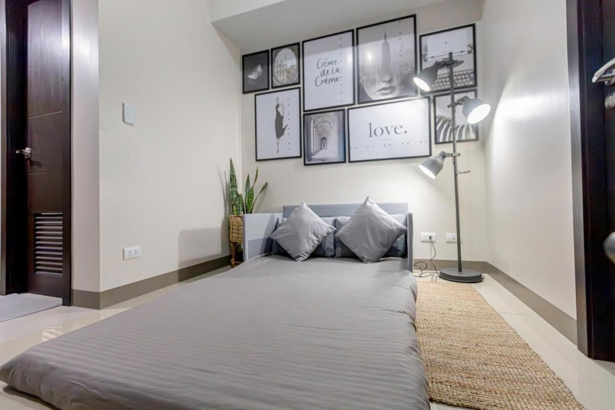 Luxx Mckinley With Fast Wifi In Bgc
