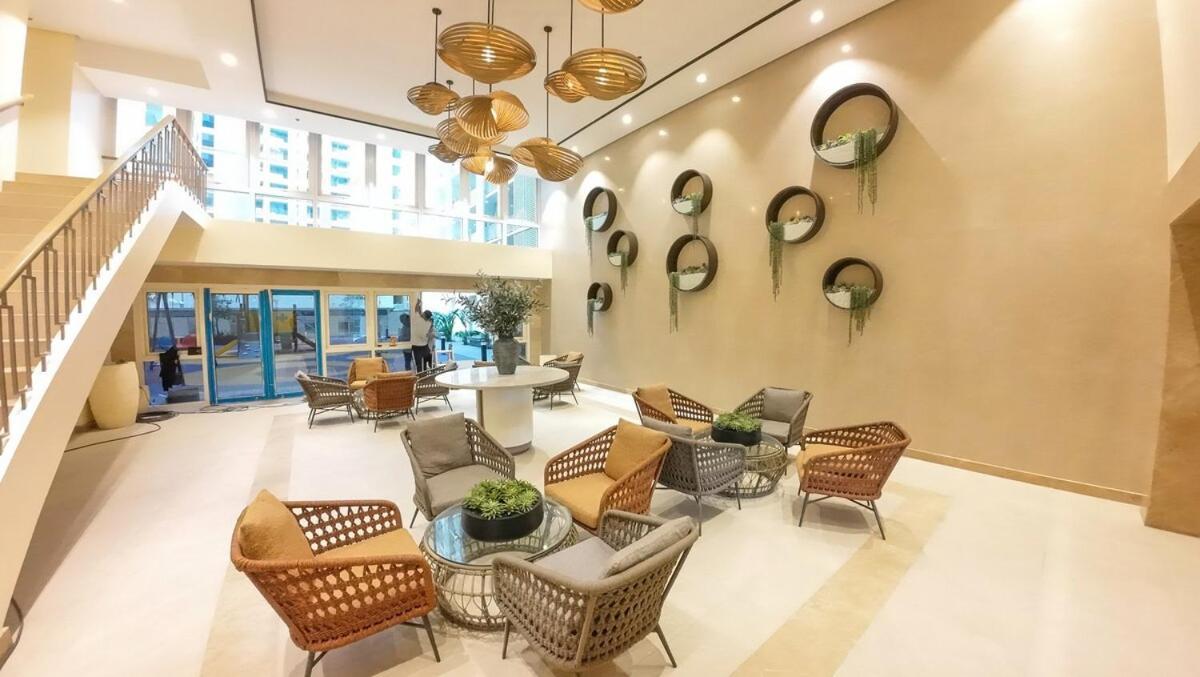 Apartment Luxx Mckinley With Fast Wifi In Bgc