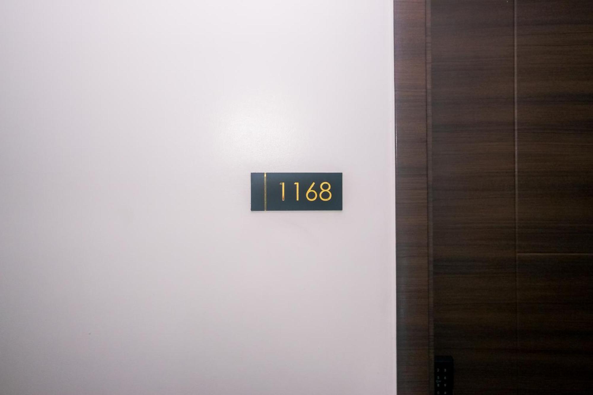 Apartment Cozy Peacock Hideaway Stylish Makati 300 Mbps Gym Swim Park