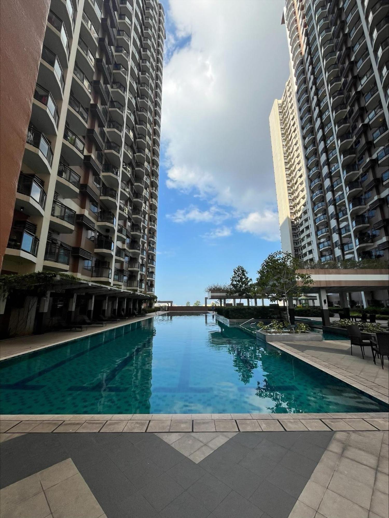 Bayfront 1br With Fast Wifi, Netflix & Free Pool, Near Picc, Cpp, Moa, Okada & Airport *