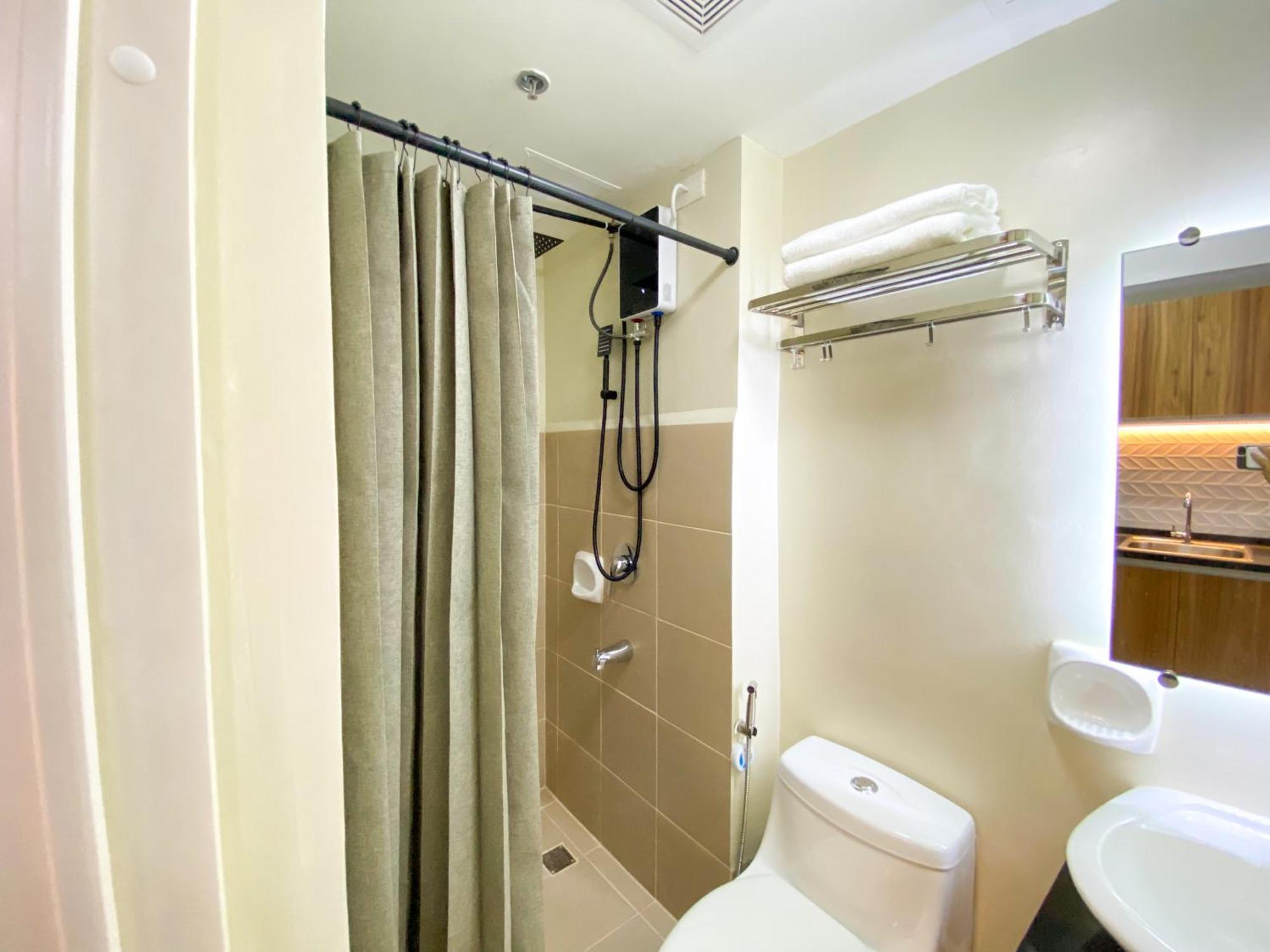 Cozy Unit Near Airport Apartment Manila