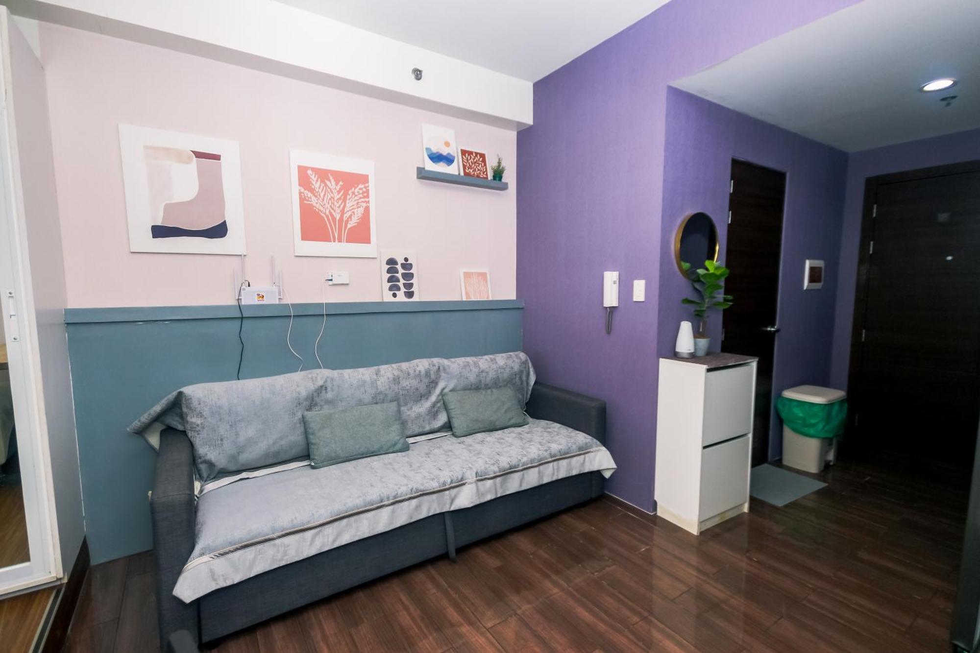 Apartment Traveler's Playground Makati Gym Swim Park Interrnet 300 Mb Manila
