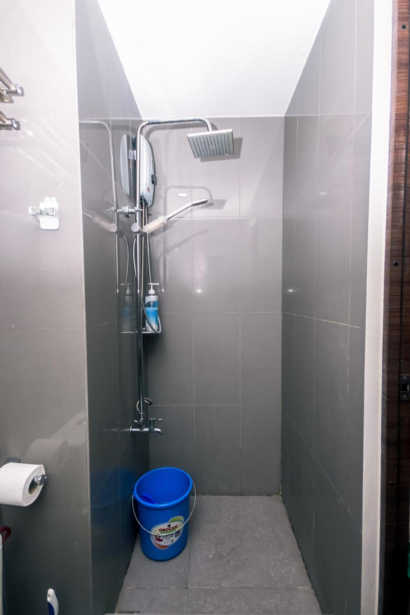 Traveler's Playground Makati Gym Swim Park Interrnet 300 Mb Apartment Manila