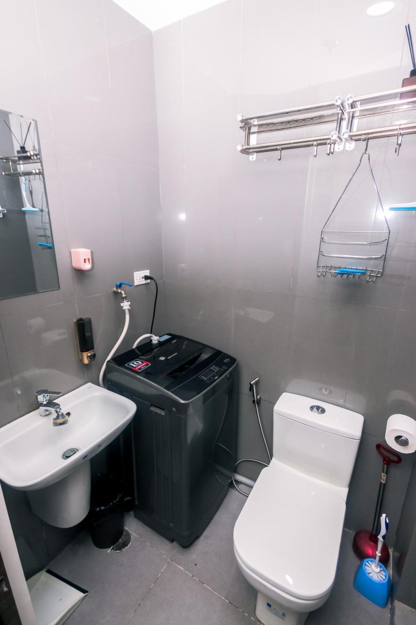 Traveler's Playground Makati Gym Swim Park Interrnet 300 Mb Apartment Manila