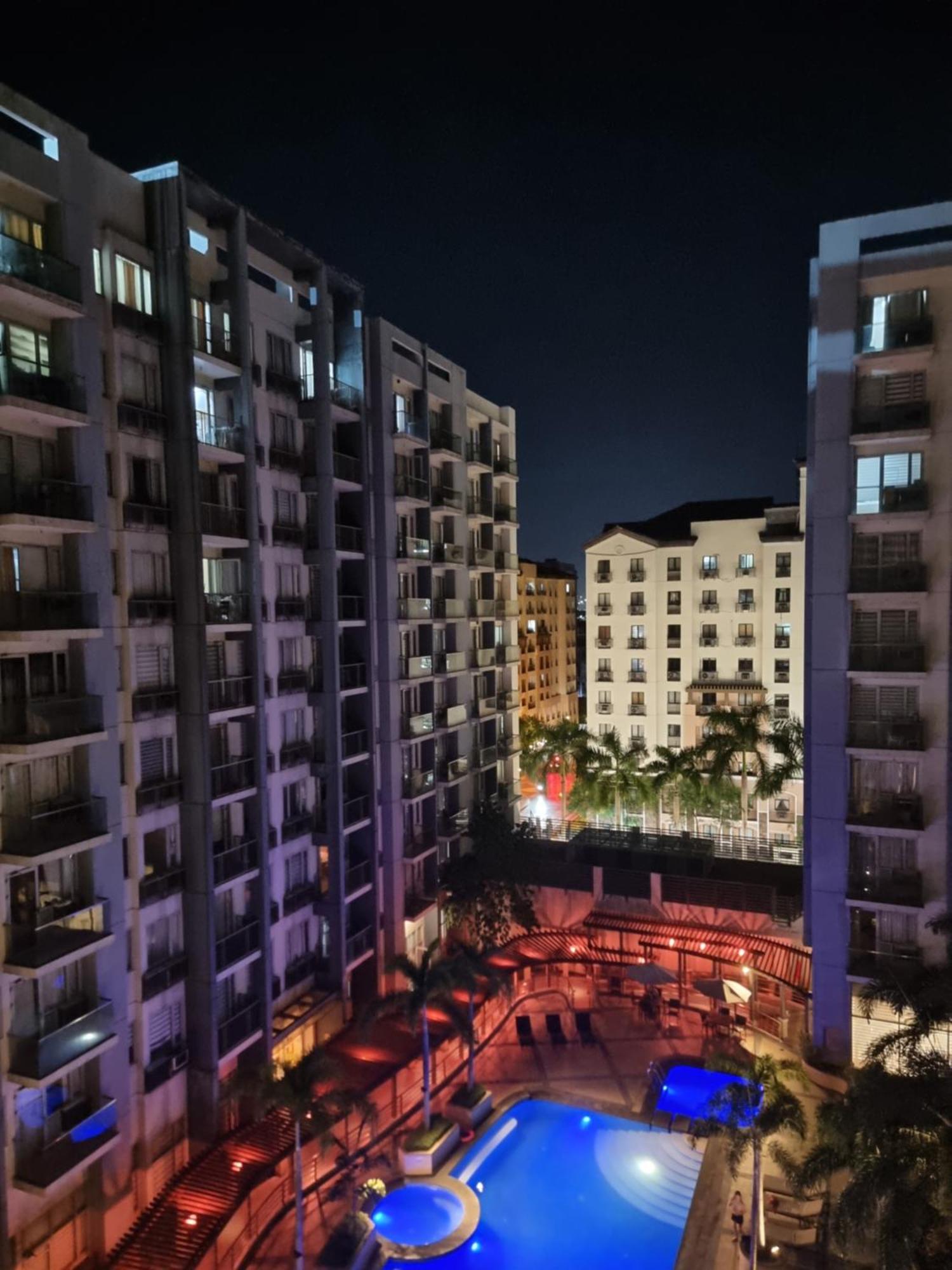 One Palm Tree Apartment