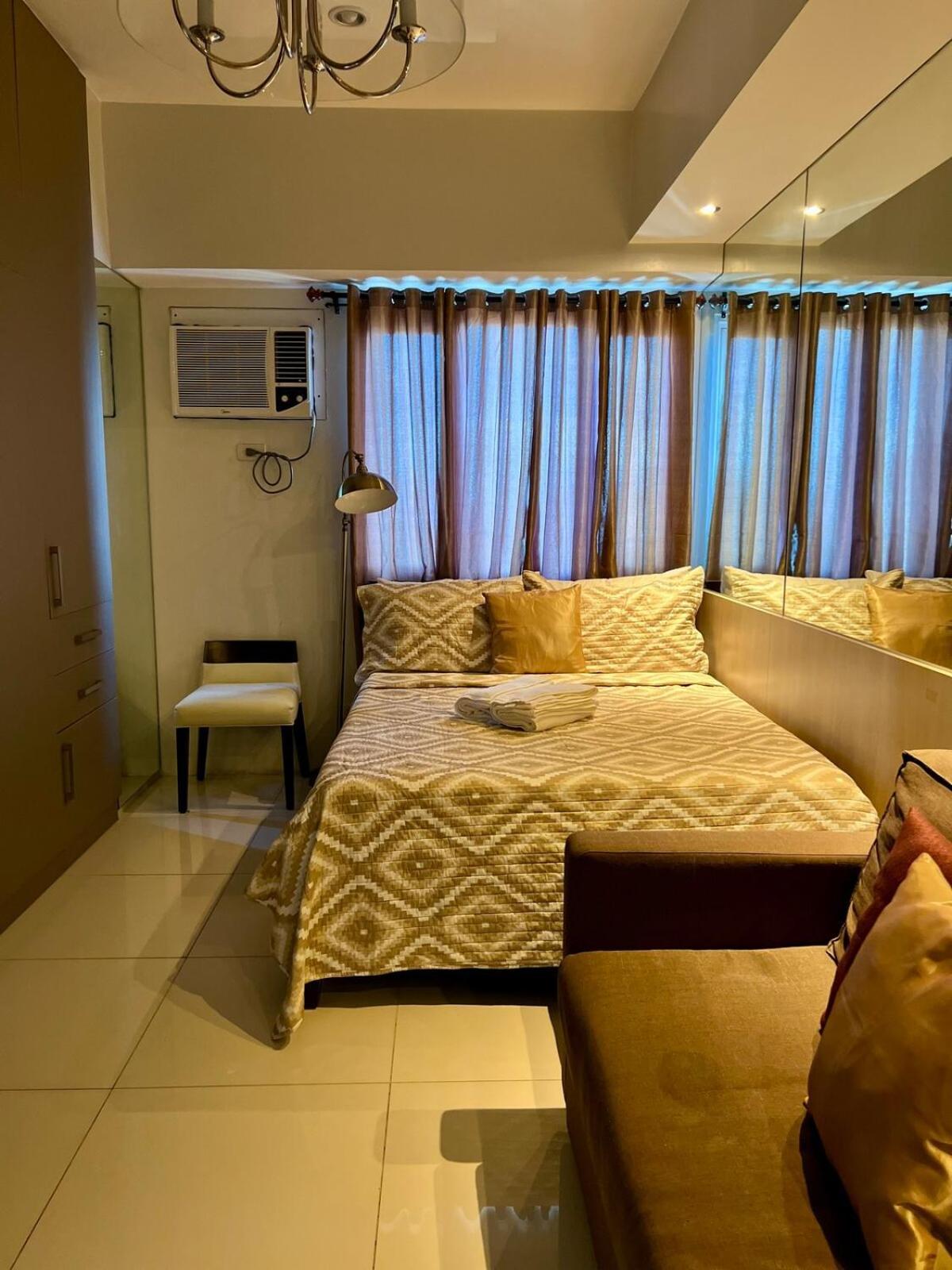 Modern Comfort Living! Netflix Ready