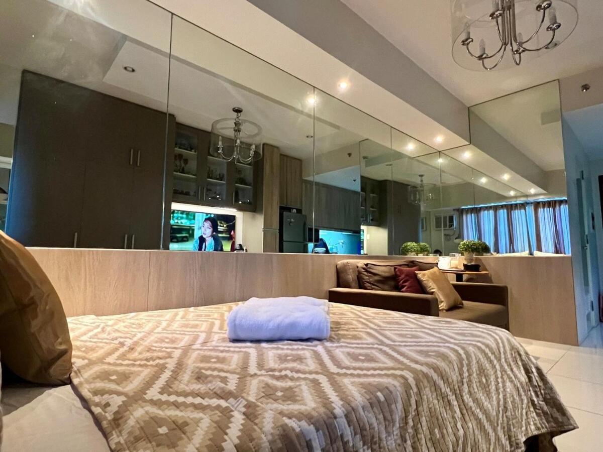 Modern Comfort Living! Netflix Ready Apartment Manila