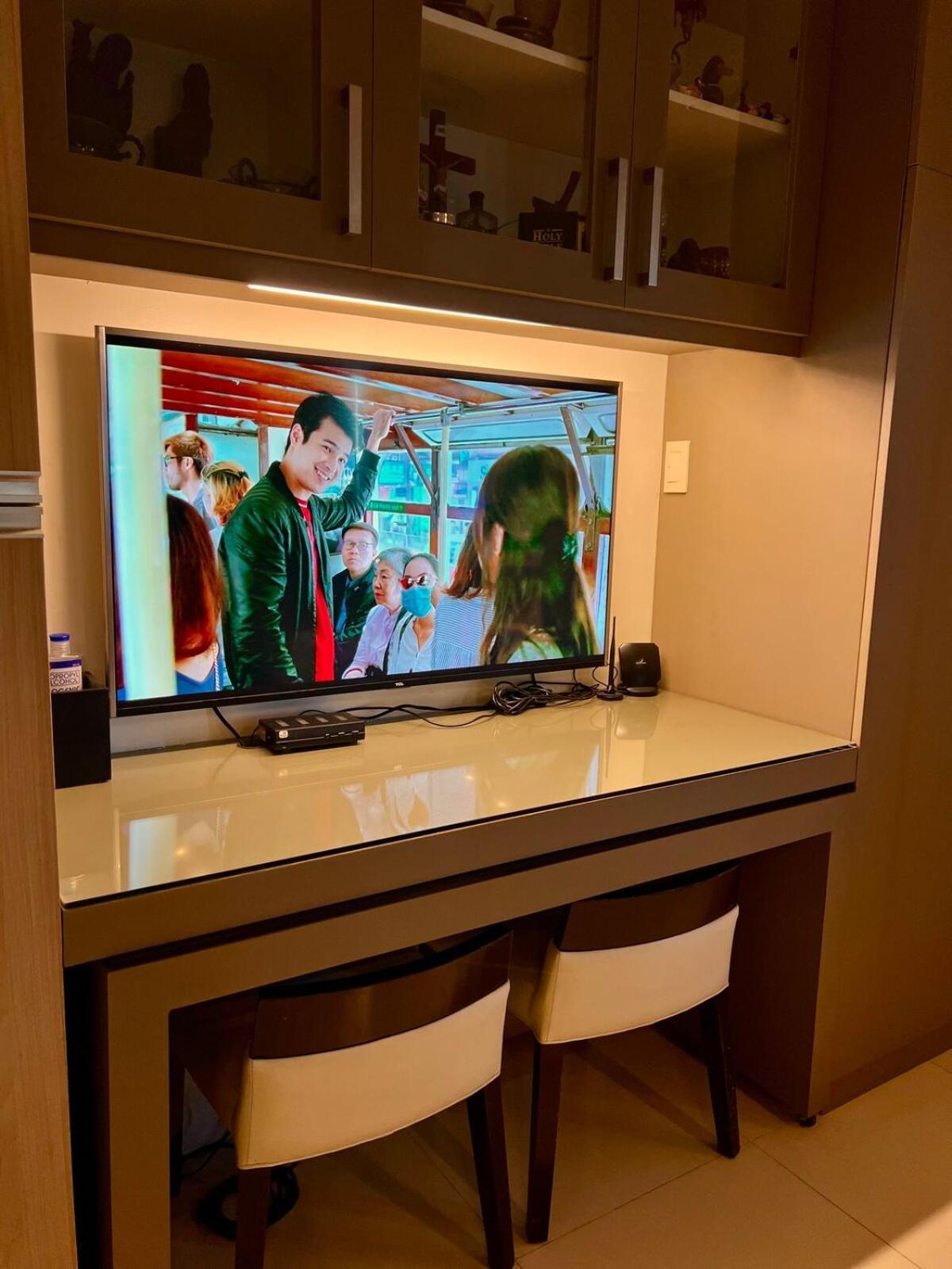 Modern Comfort Living! Netflix Ready Apartment