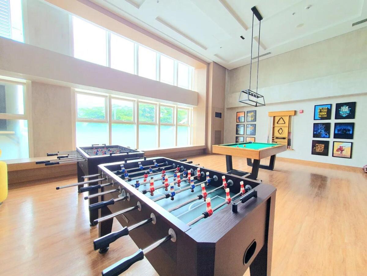 Apartment Cozy 1br At Park Mckinley West Near Bgc & Venice Mall