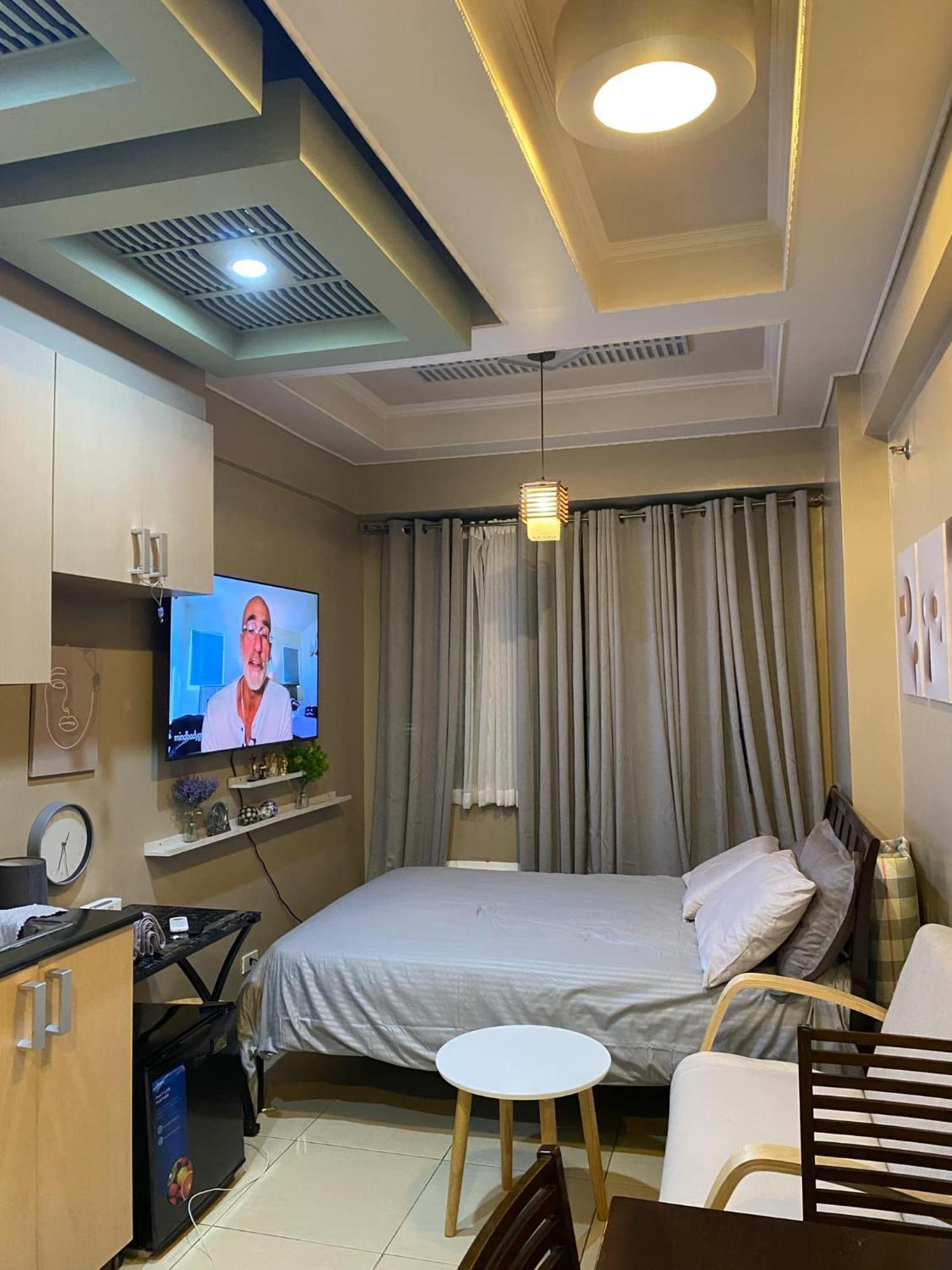 Unit At Symphony Towers, Timog, Quezon * Manila