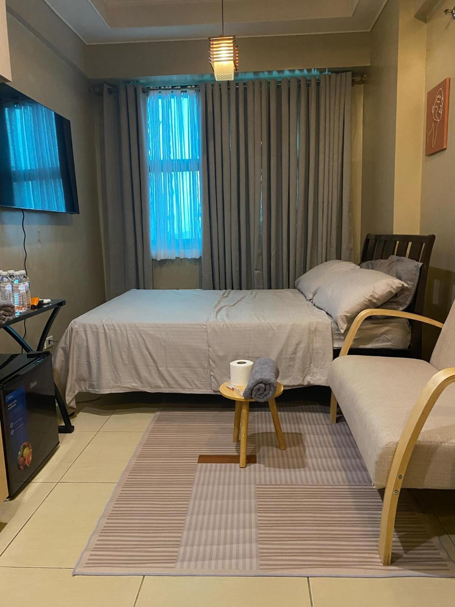 Unit At Symphony Towers, Timog, Quezon *