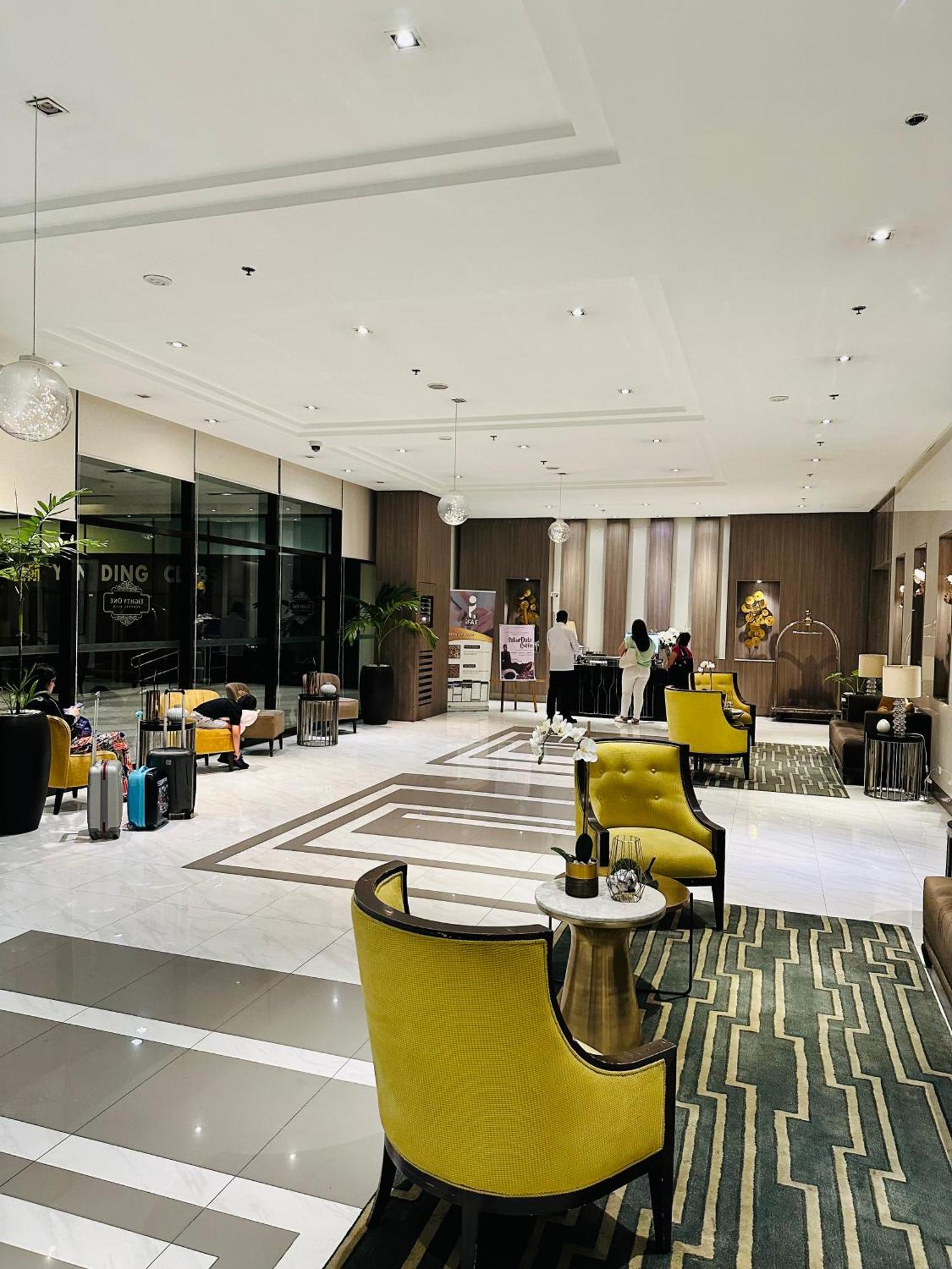 Aparthotel We Vibe, 81 Newport Blvd Across Naia 3