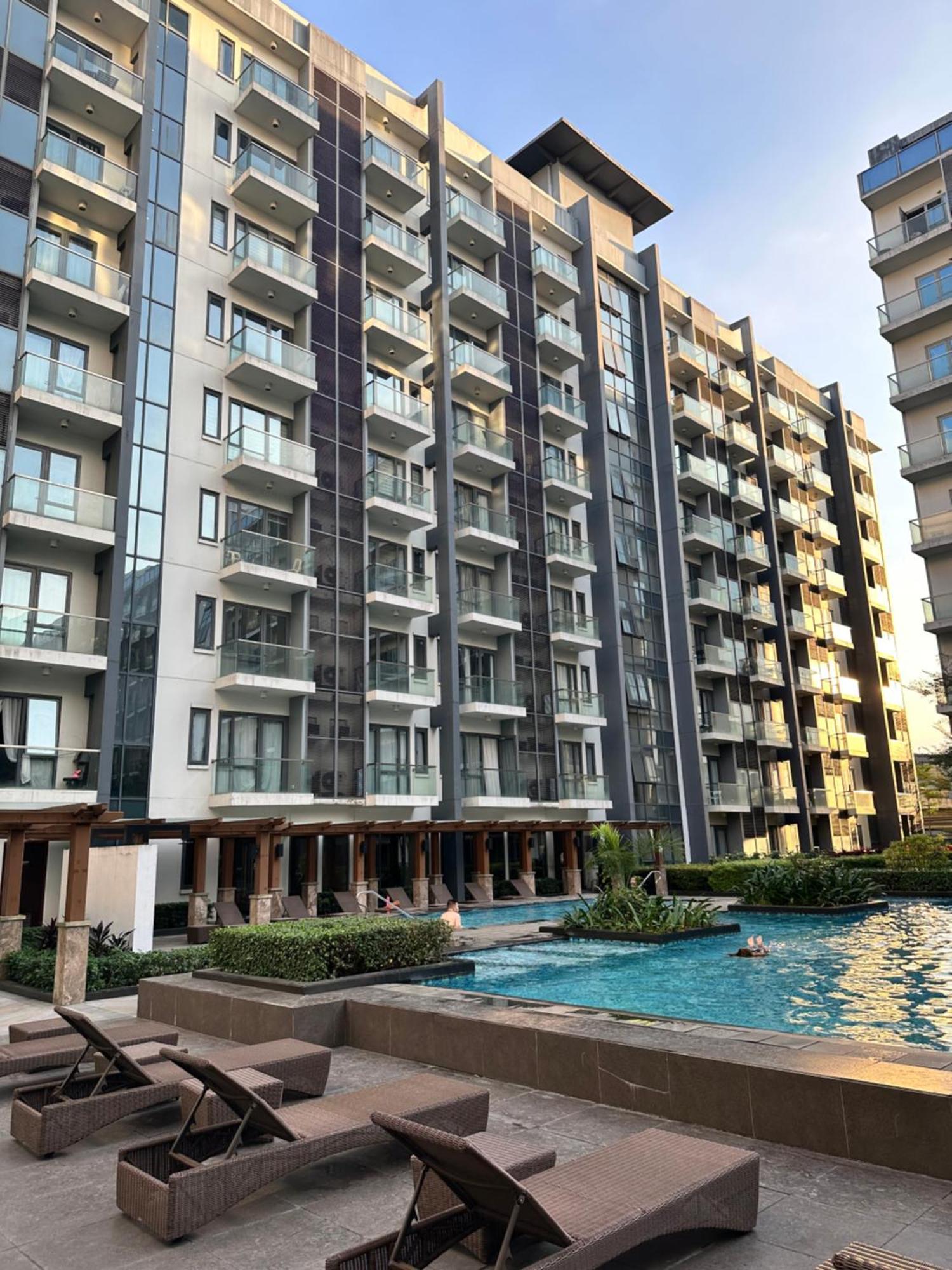 Aparthotel We Vibe, 81 Newport Blvd Across Naia 3
