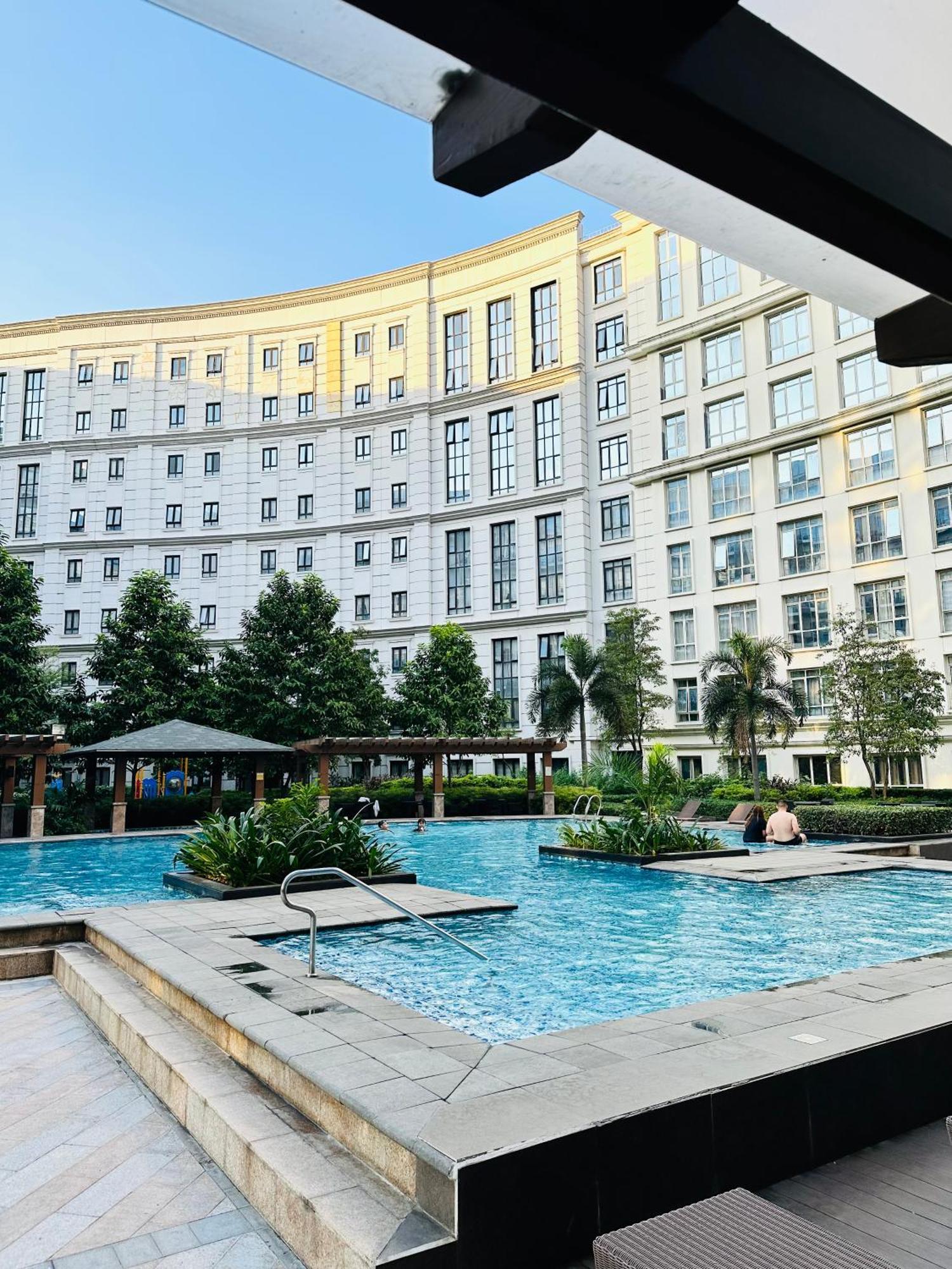 Aparthotel We Vibe, 81 Newport Blvd Across Naia 3 *