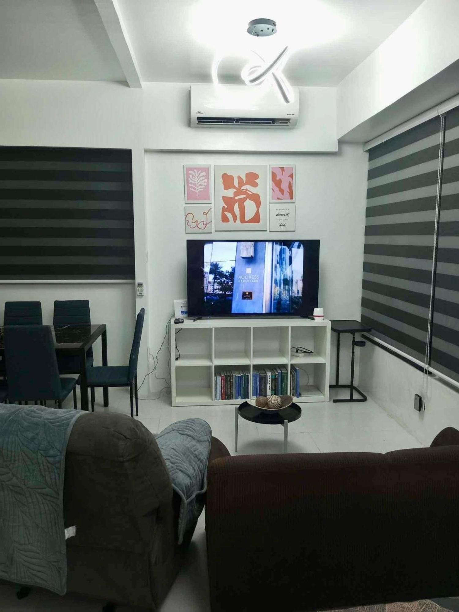 Sm Mezza 1 Residences Gian Thyresse Crib Apartment Manila