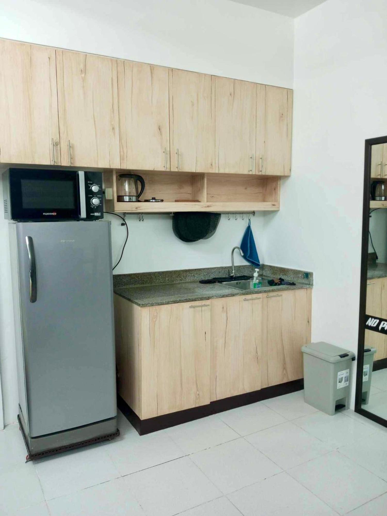 Sm Mezza 1 Residences Gian Thyresse Crib Apartment