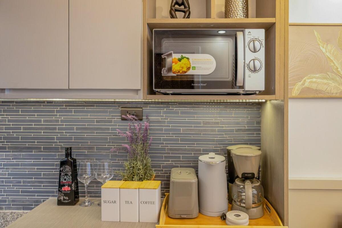 Stylish Luxe 1 Bedroom Near Naia - Free High Speed Wifi Apartment *