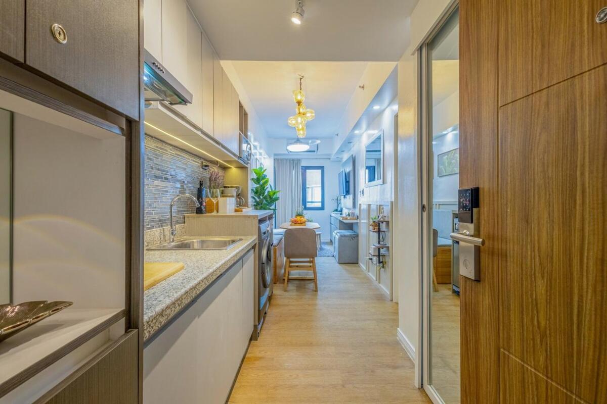 Stylish Luxe 1 Bedroom Near Naia - Free High Speed Wifi Apartment Manila