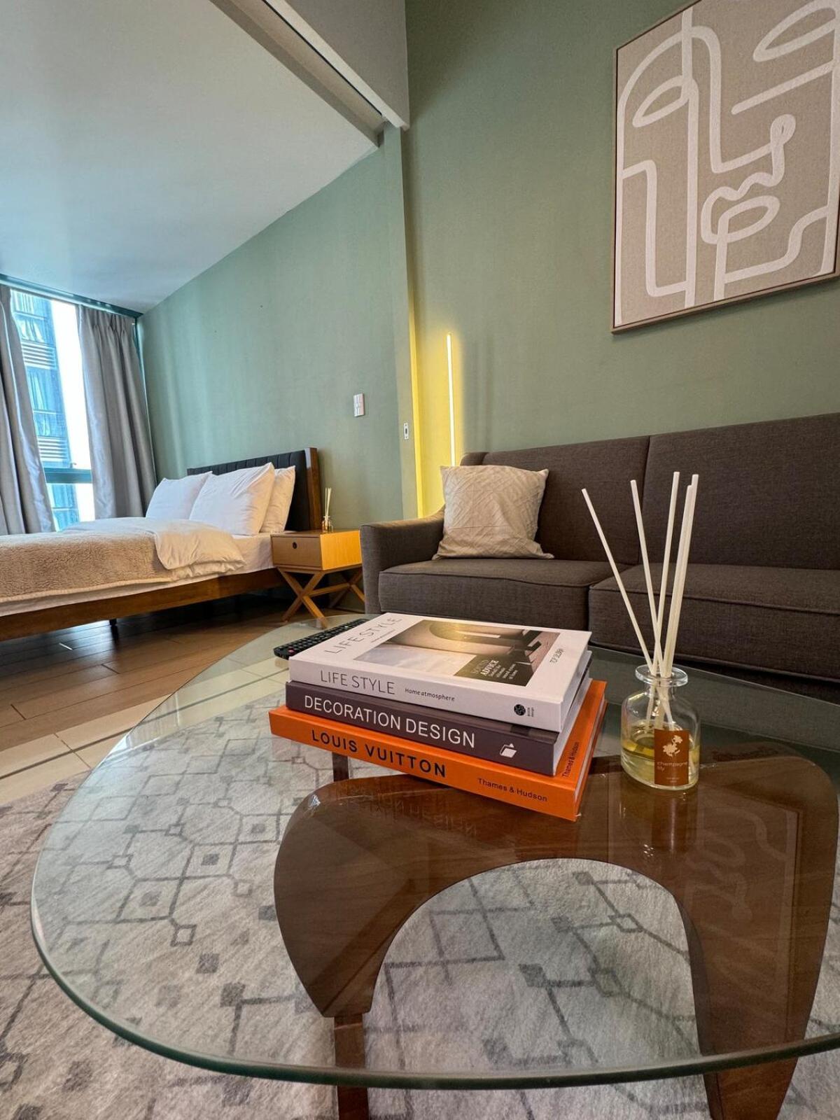 Modern Classic 1 Bedroom In Uptown Bgc Manila