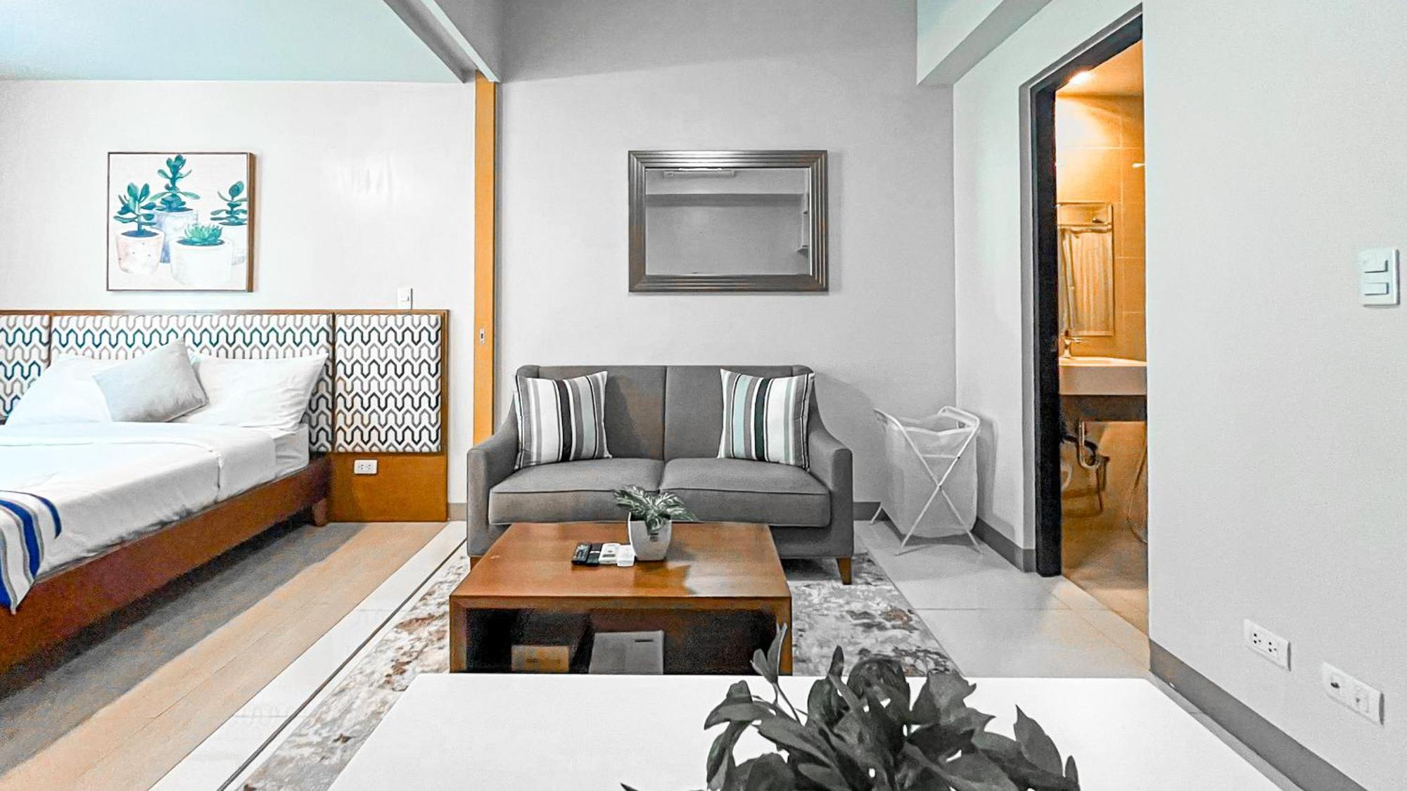 Aparthotel Full-serviced Residential In One Uptown Residences, Bgc *