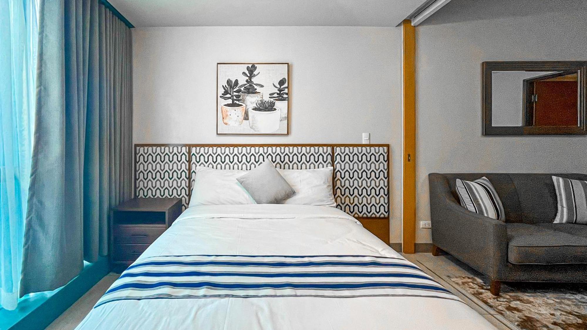 Full-serviced Residential In One Uptown Residences, Bgc *
