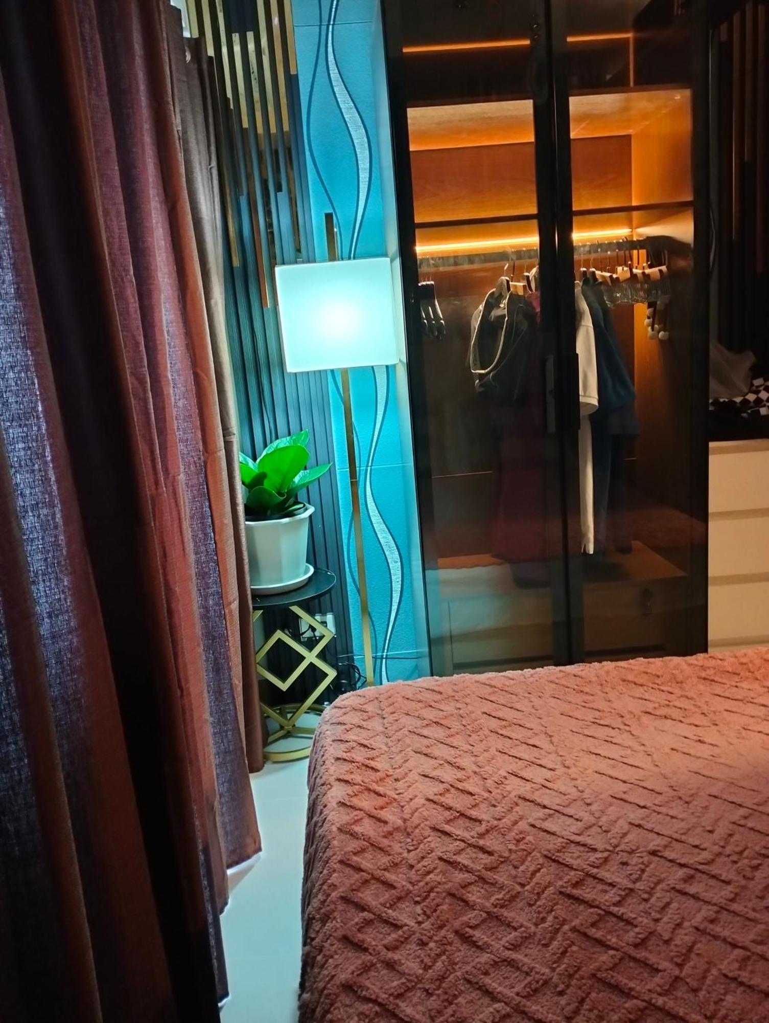 Hyrcondotel * Manila