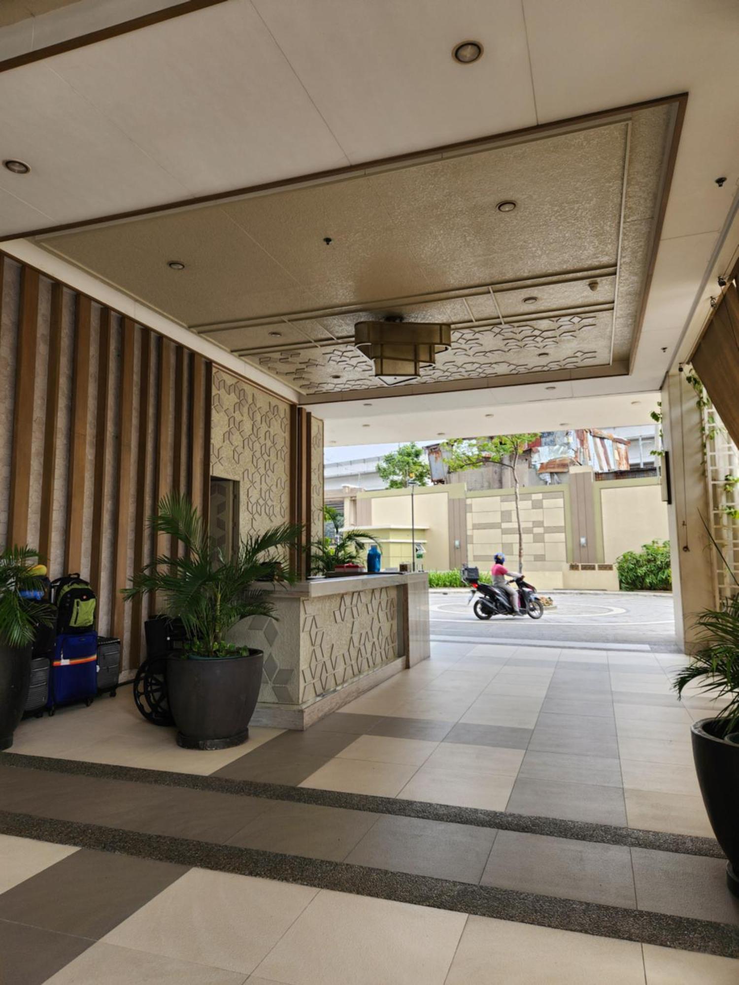 Spacious 1br 5min Walk To Ayalamall Clvlf At The Celandine * Manila