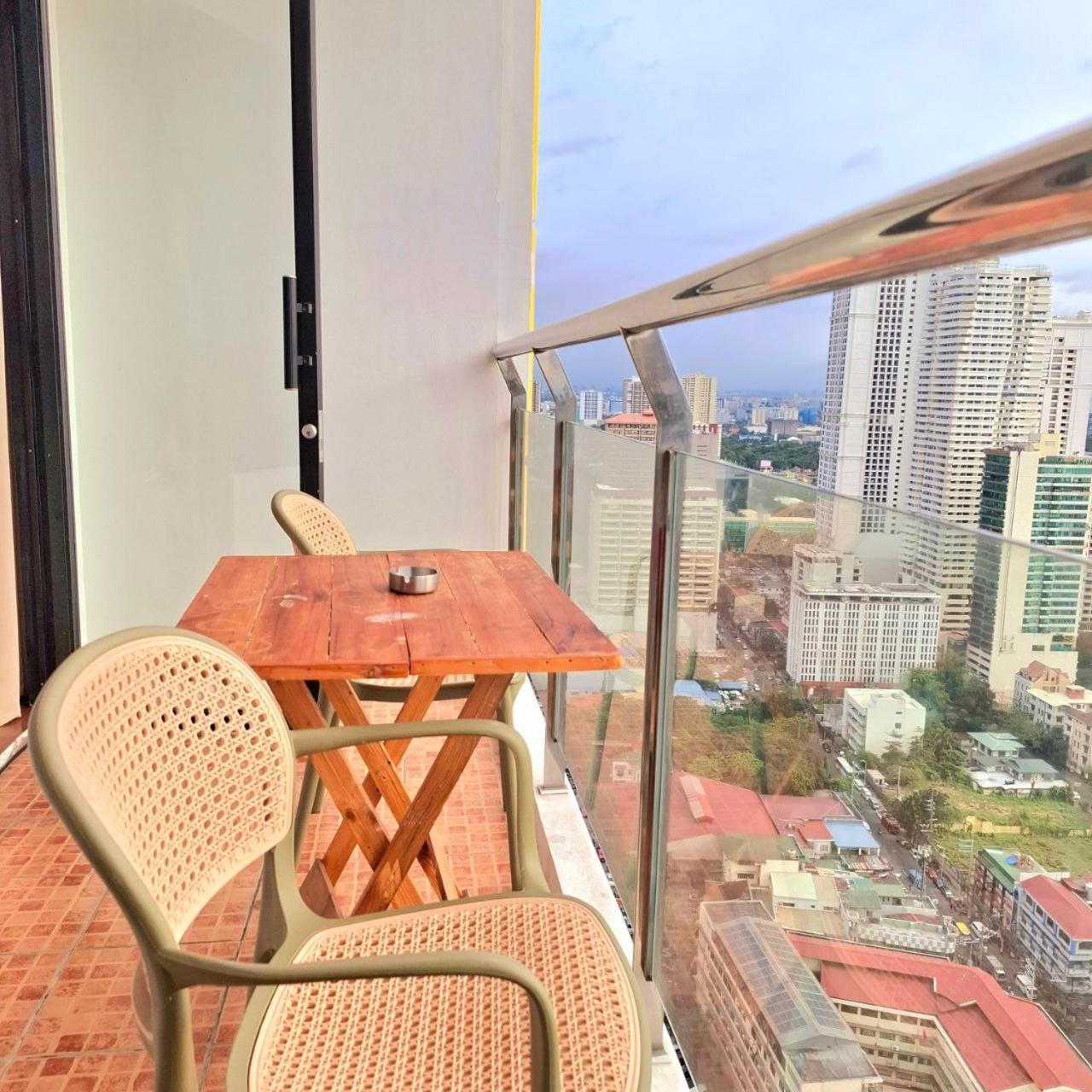 Bayview Luxury Condos: Poolside Balcony Retreats Apartment Manila