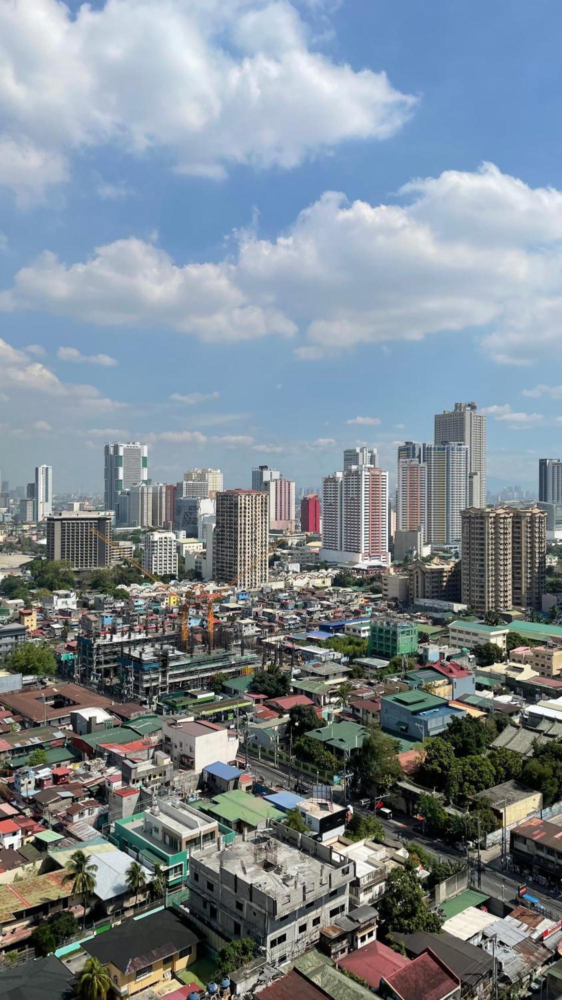 Stunning With Balcony Apartment Manila