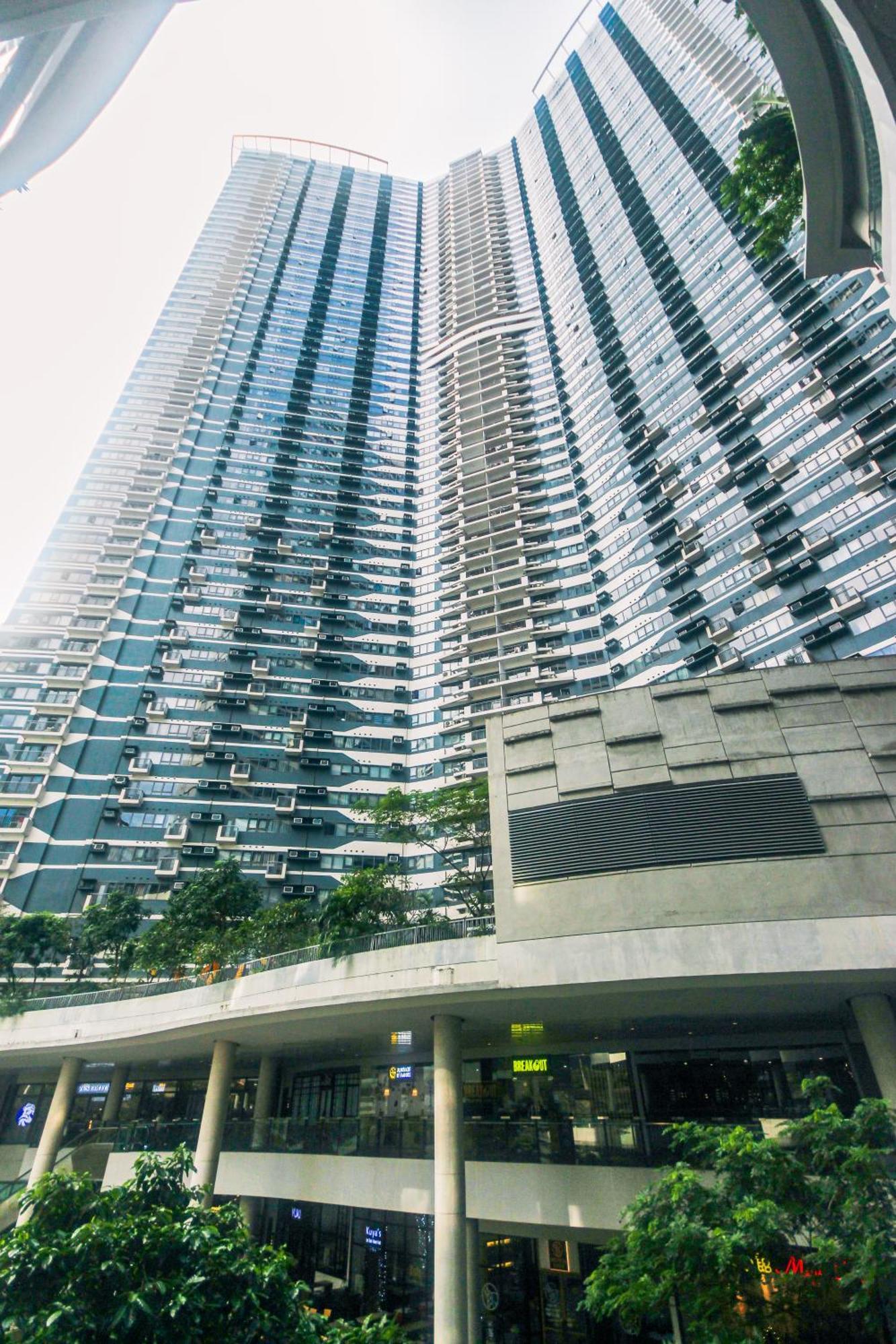 Apartment Chic Floating Penthouse Makati Gym Air Gym Swim Park 300mb *