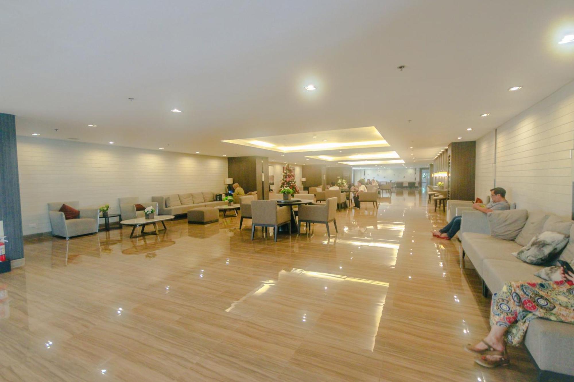 Chic Floating Penthouse Makati Gym Air Gym Swim Park 300mb Apartment *