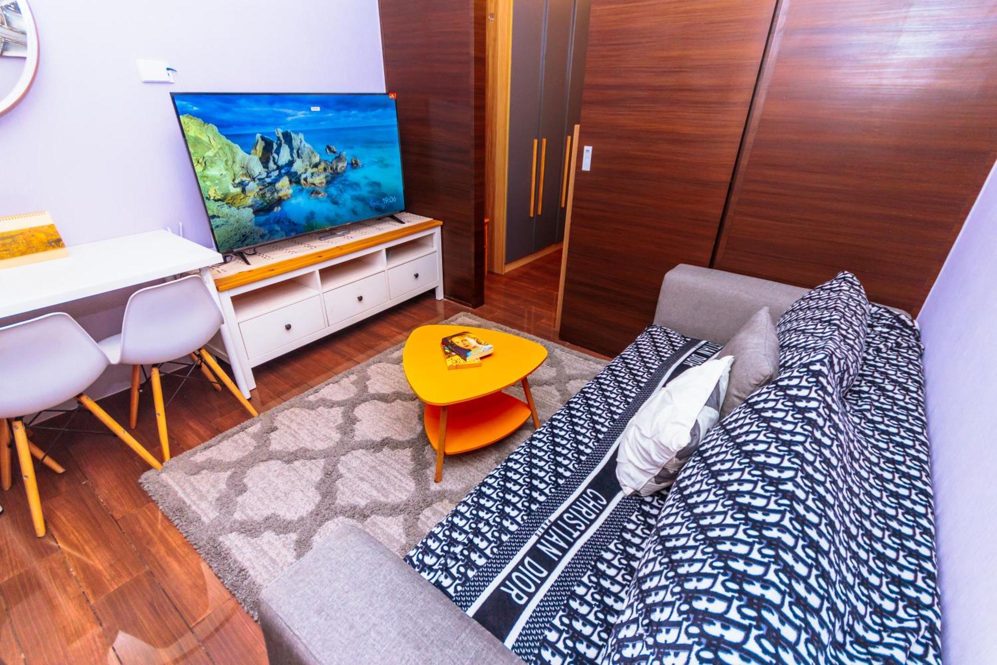 Apartment Chic Floating Penthouse Makati Gym Air Gym Swim Park 300mb