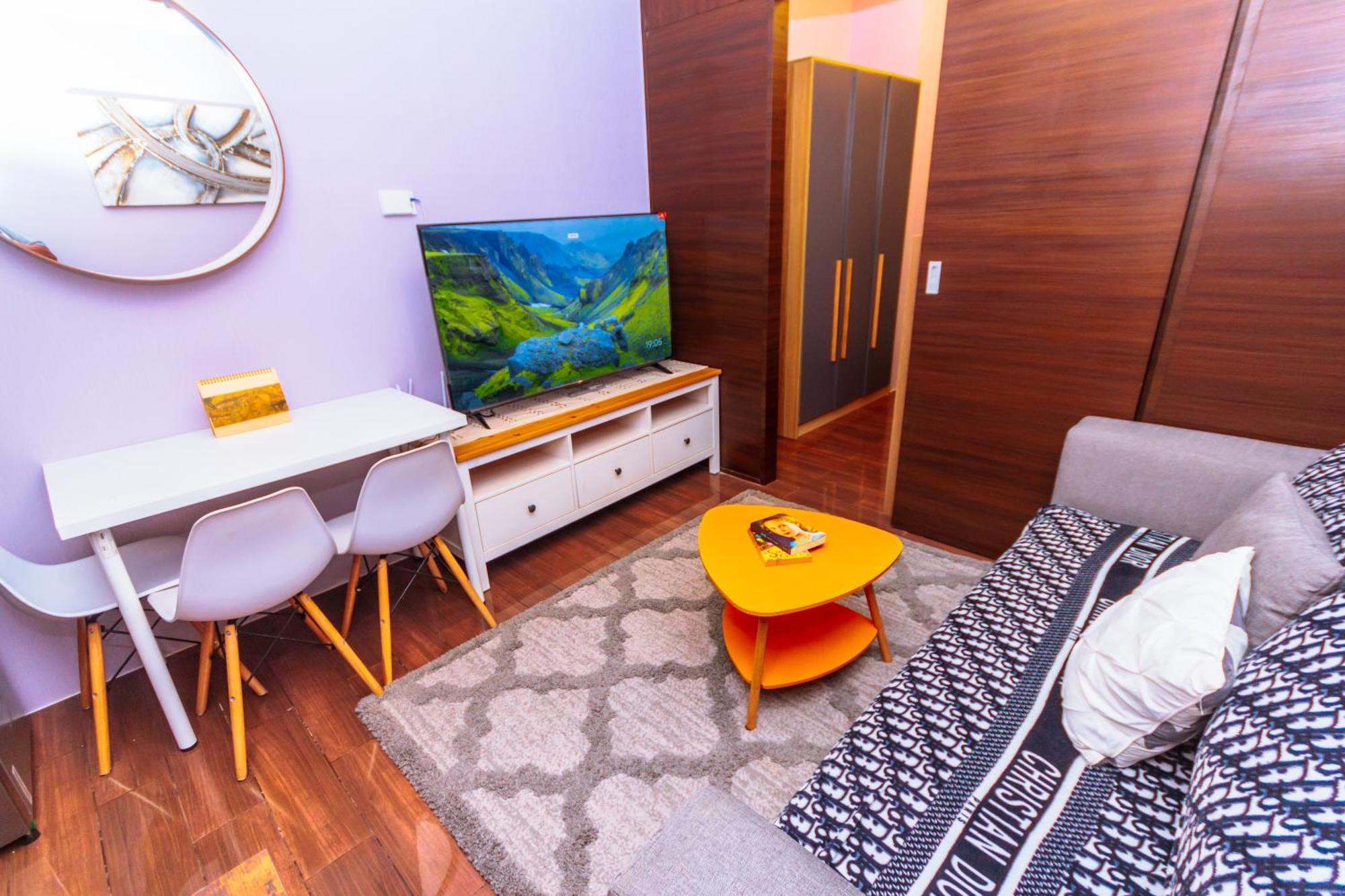 Chic Floating Penthouse Makati Gym Air Gym Swim Park 300mb Apartment *