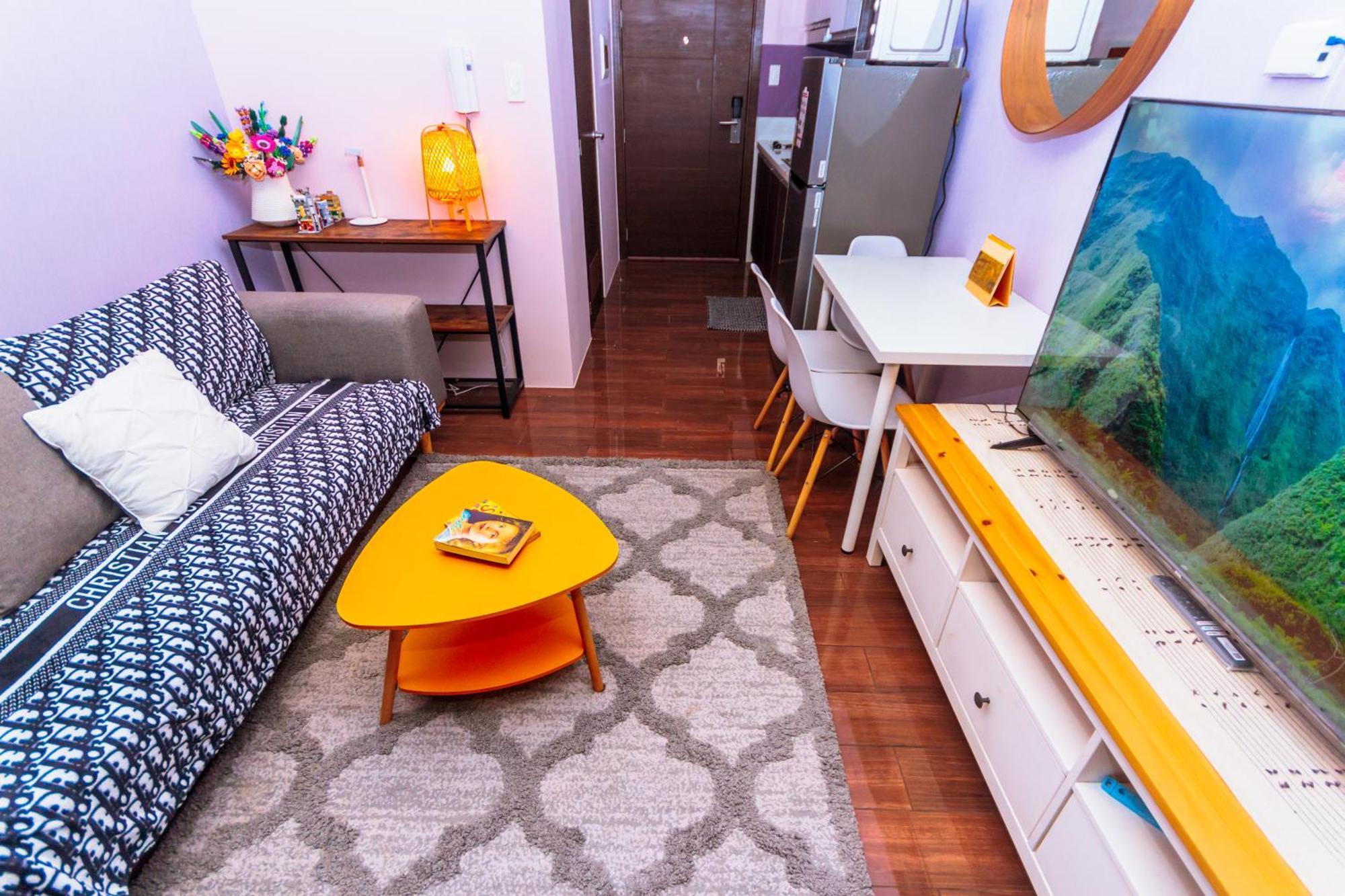 Apartment Chic Floating Penthouse Makati Gym Air Gym Swim Park 300mb *