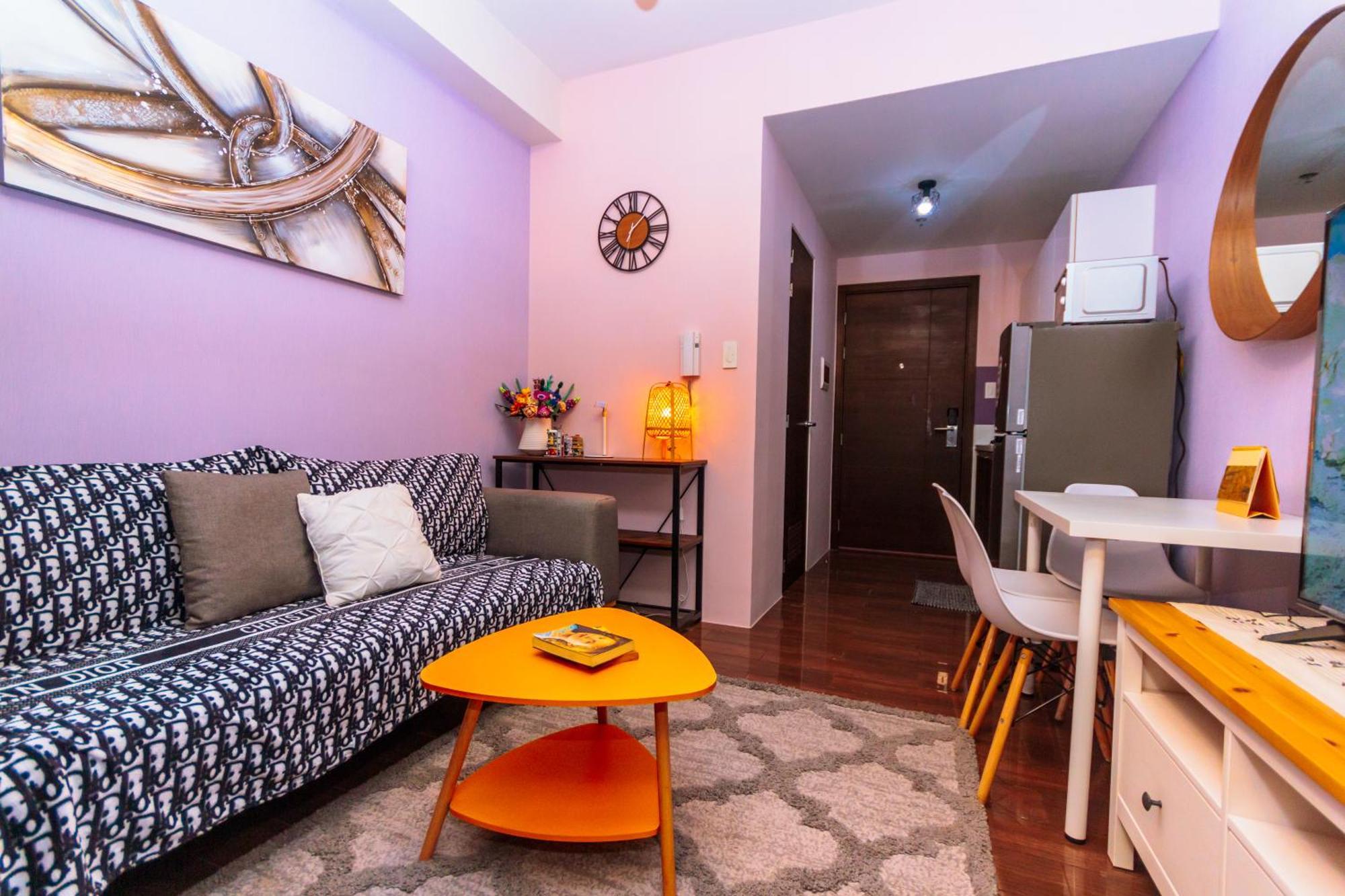 Chic Floating Penthouse Makati Gym Air Gym Swim Park 300mb Apartment Manila