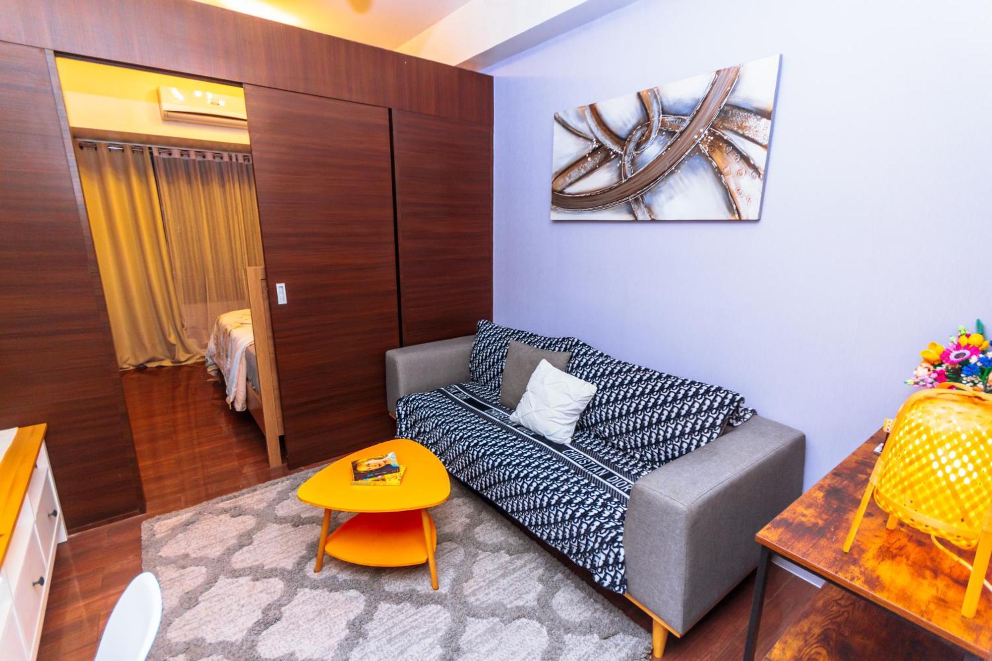 Chic Floating Penthouse Makati Gym Air Gym Swim Park 300mb Manila