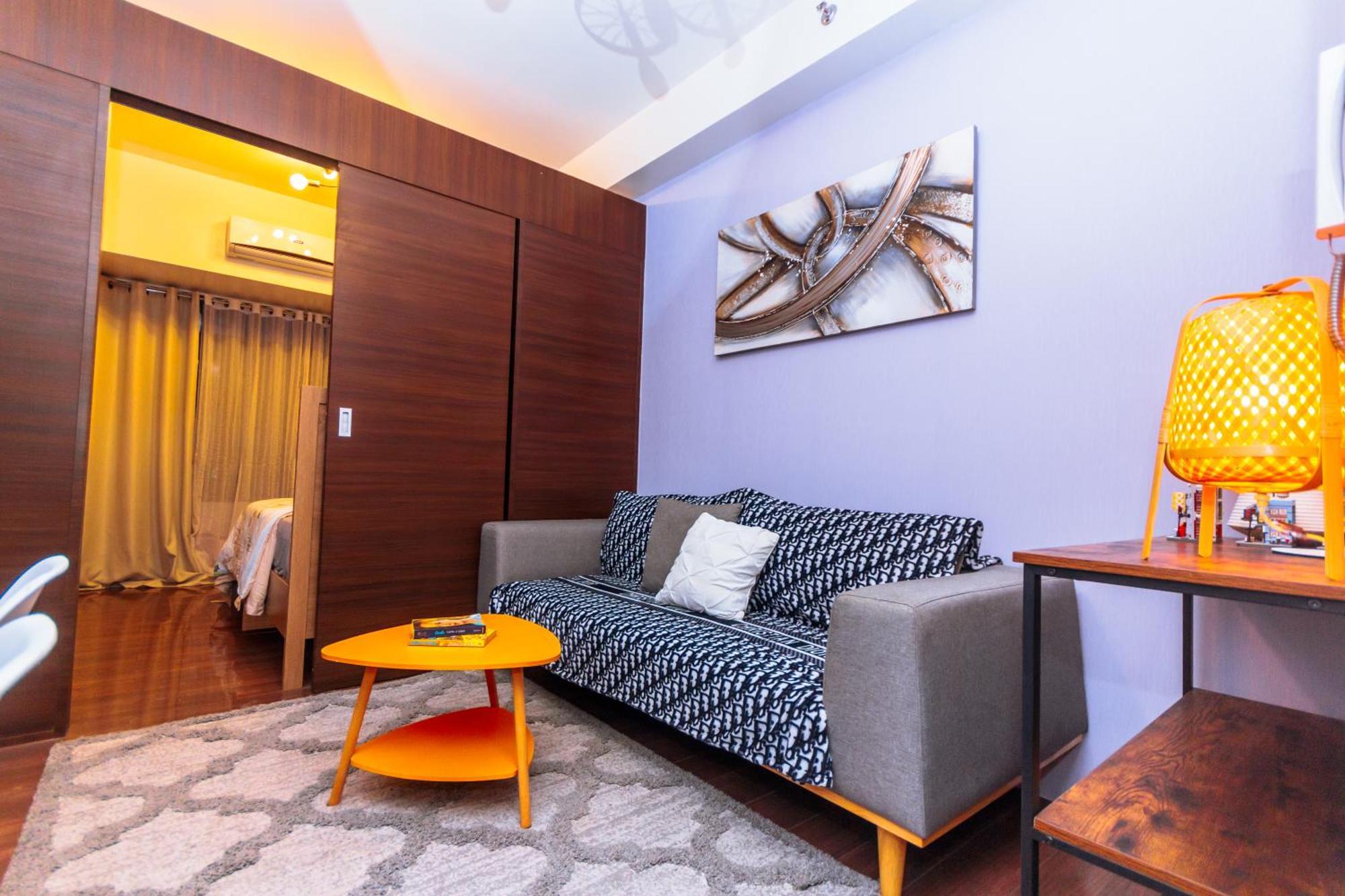 Apartment Chic Floating Penthouse Makati Gym Air Gym Swim Park 300mb