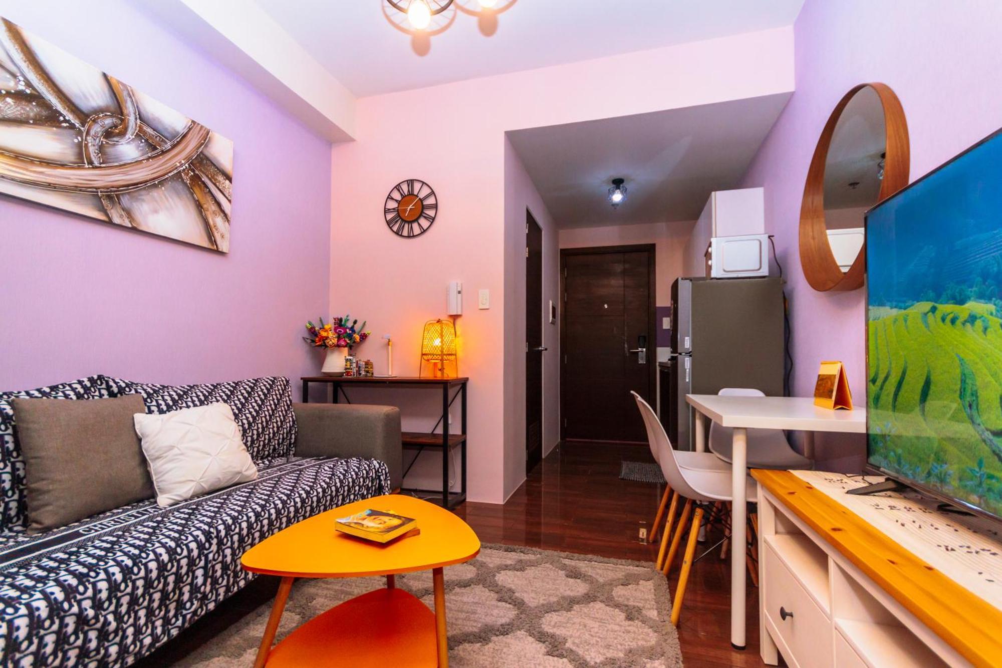 Chic Floating Penthouse Makati Gym Air Gym Swim Park 300mb Apartment *