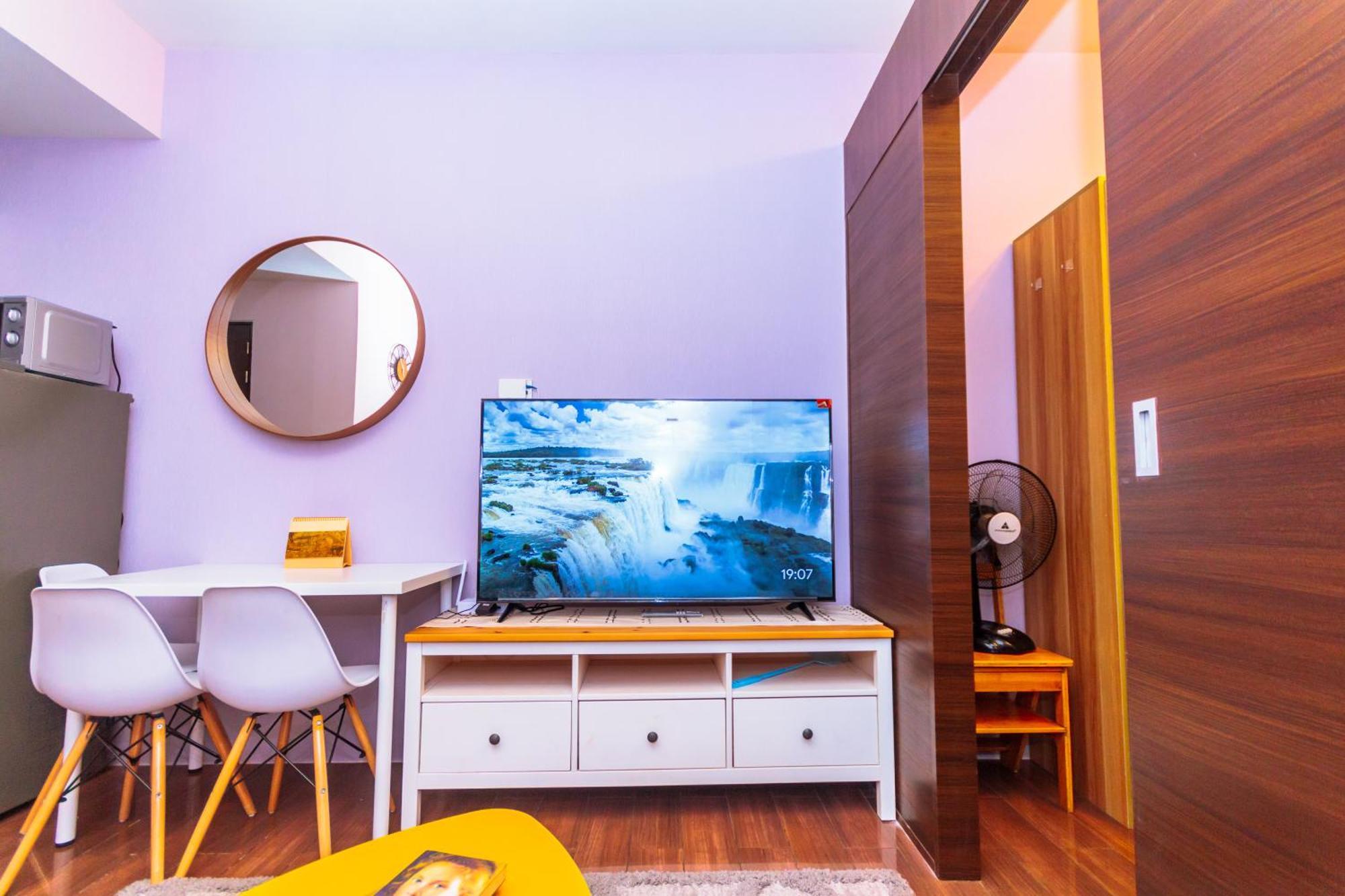 Chic Floating Penthouse Makati Gym Air Gym Swim Park 300mb Apartment