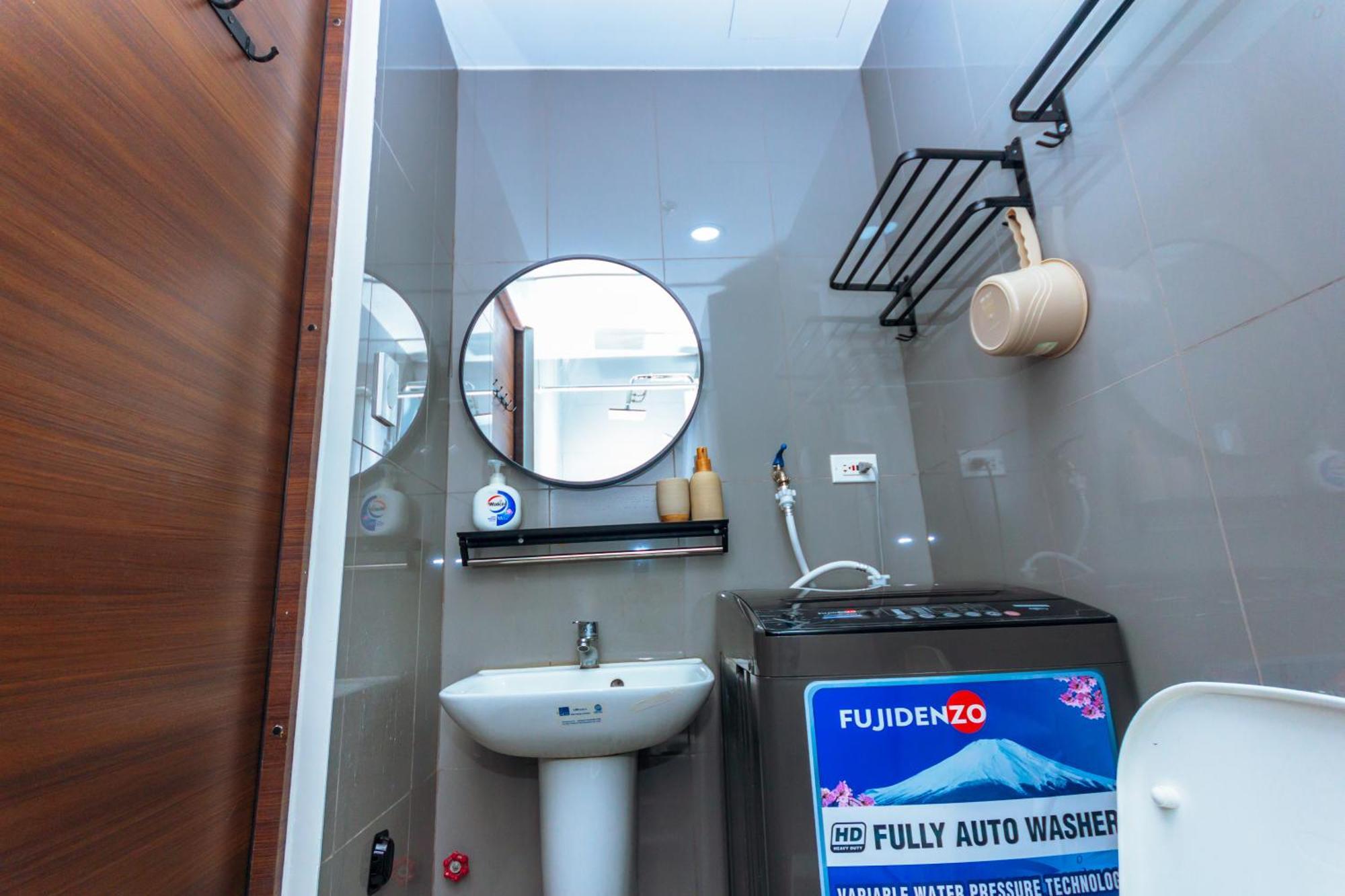 Chic Floating Penthouse Makati Gym Air Gym Swim Park 300mb Apartment *