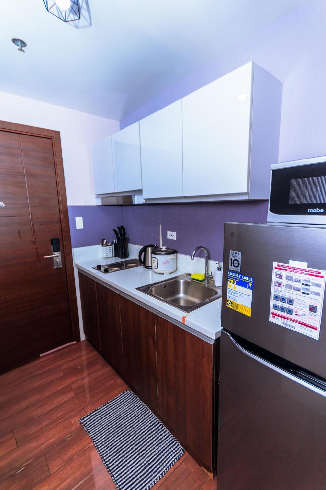 Apartment Chic Floating Penthouse Makati Gym Air Gym Swim Park 300mb *