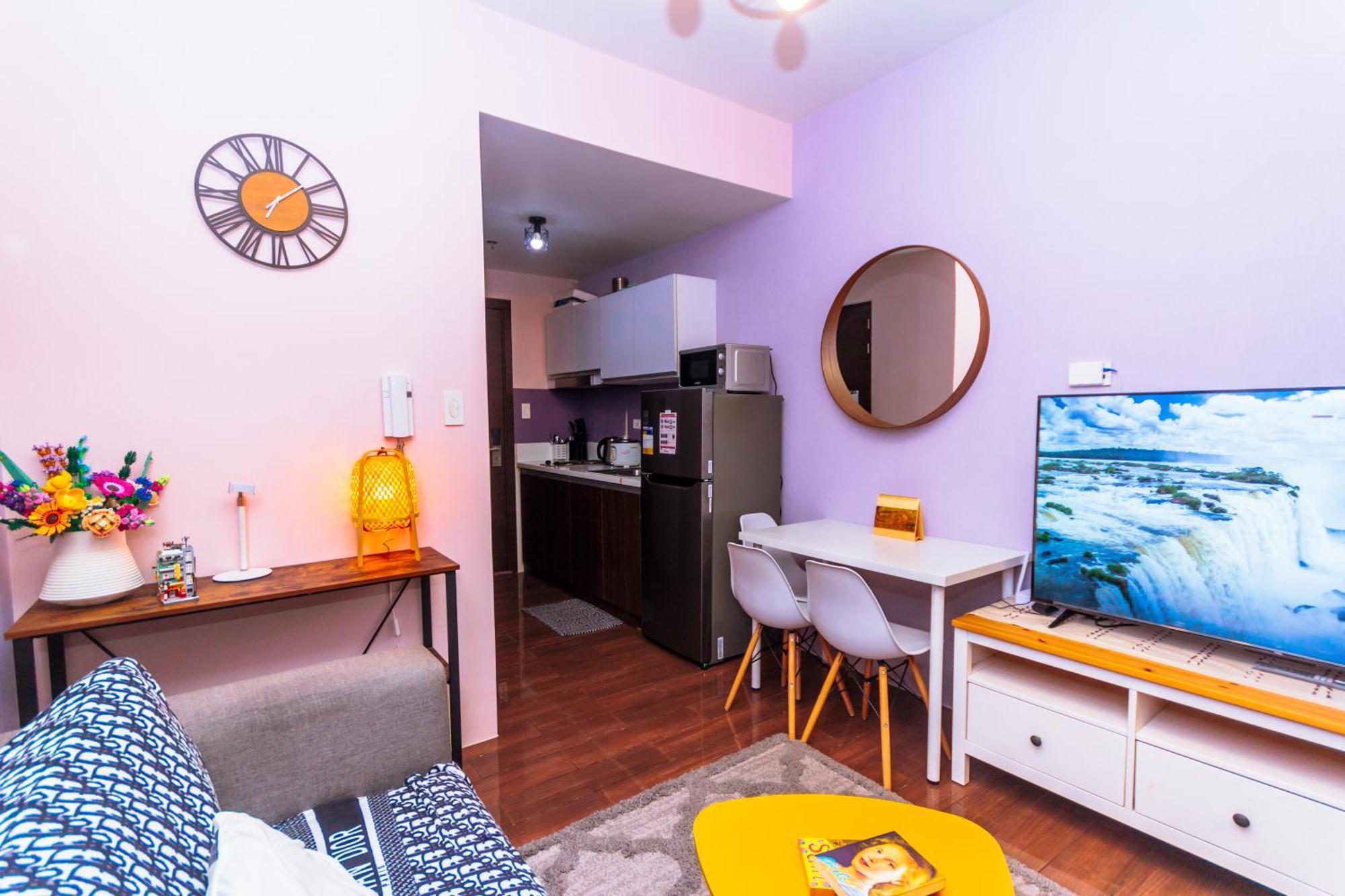 Chic Floating Penthouse Makati Gym Air Gym Swim Park 300mb * Manila